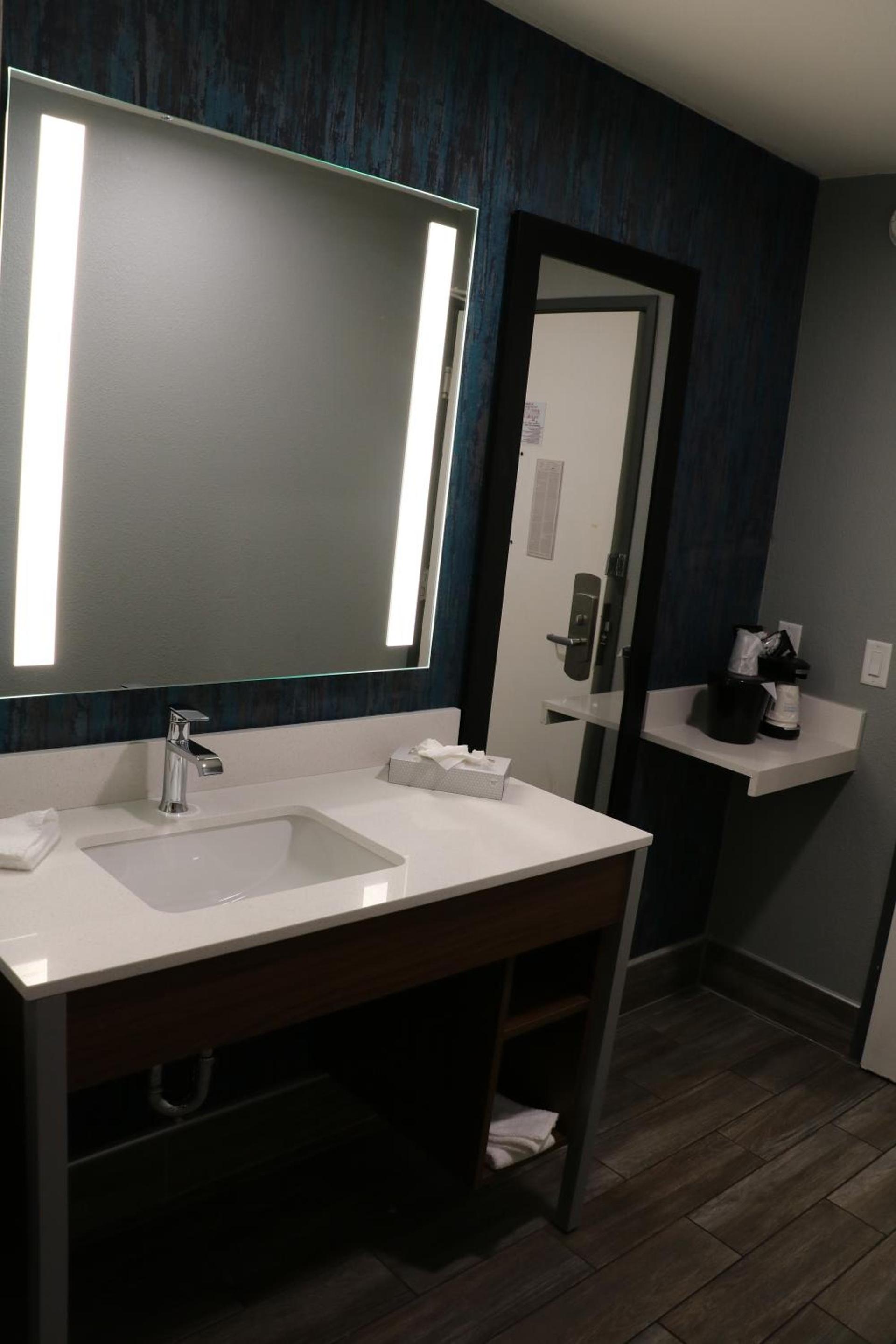 La Quinta by Wyndham Chicago Gurnee photo 45