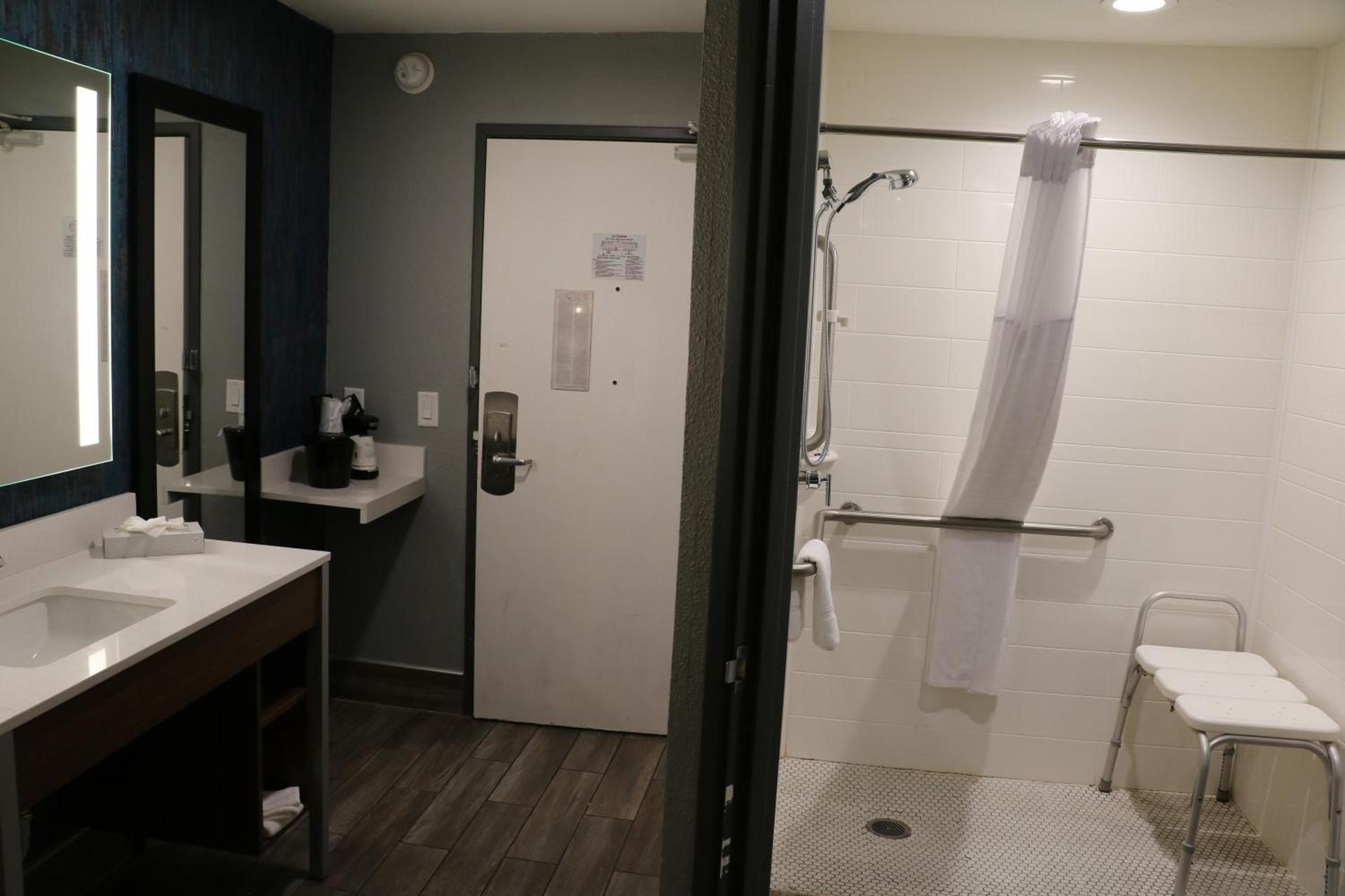 La Quinta by Wyndham Chicago Gurnee photo 47