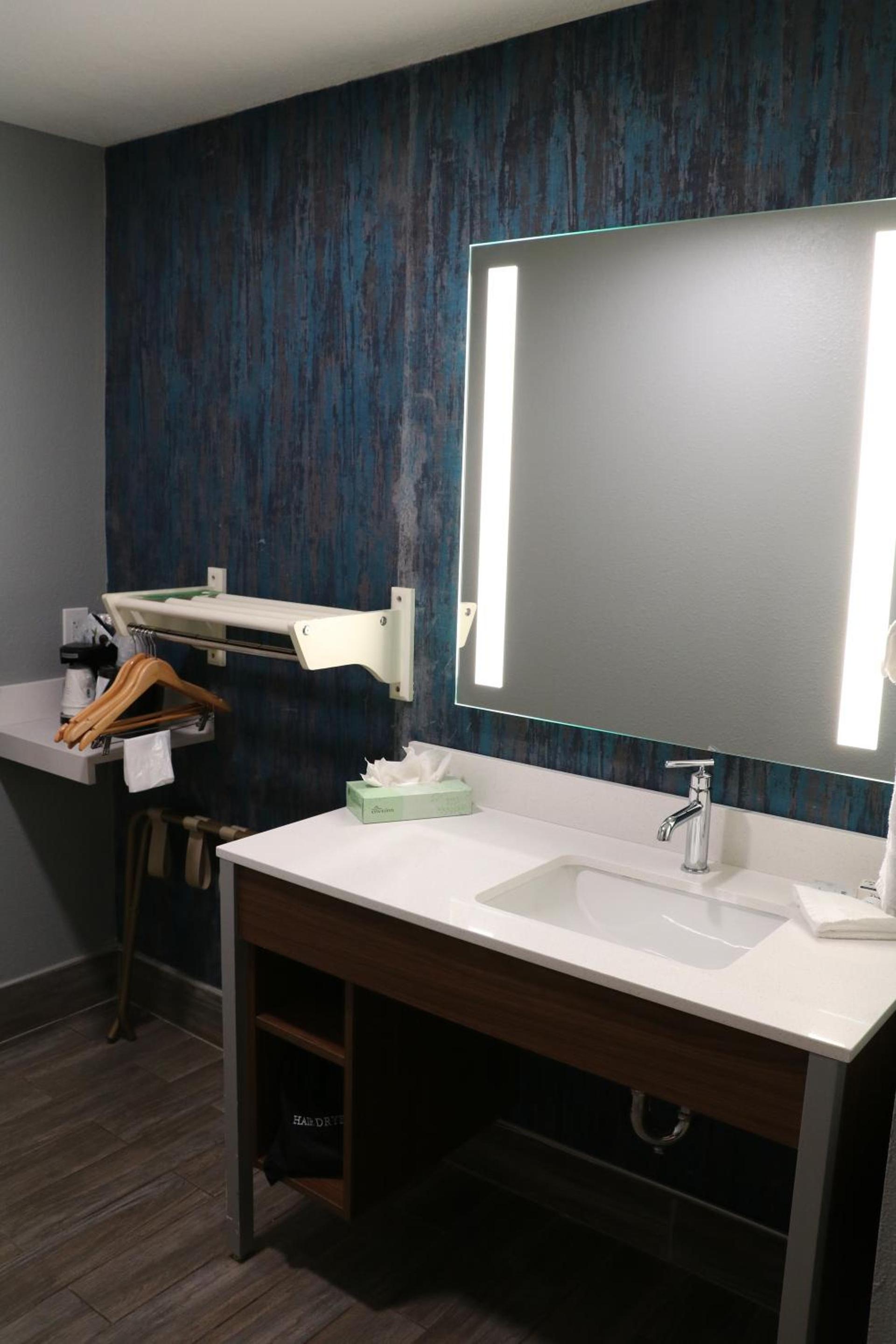 La Quinta by Wyndham Chicago Gurnee photo 51