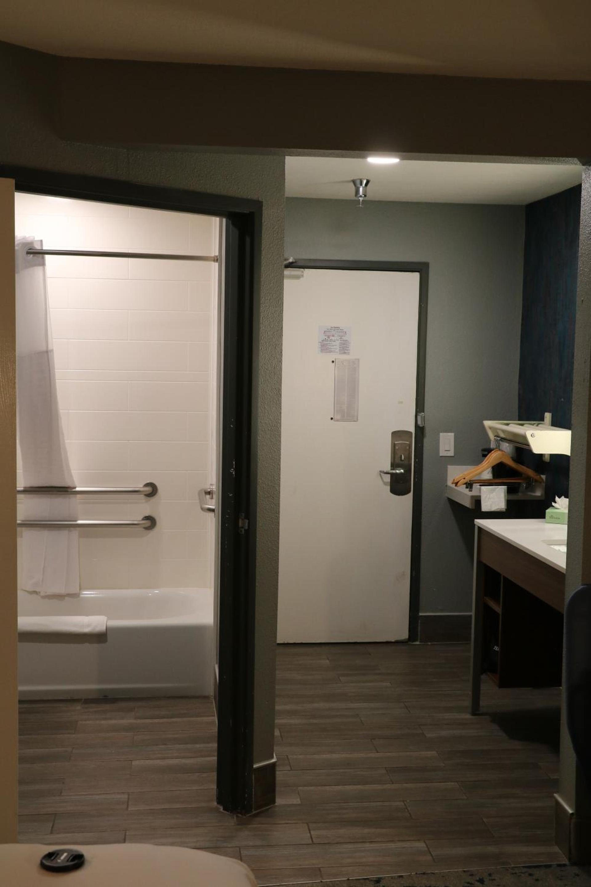 La Quinta by Wyndham Chicago Gurnee photo 52
