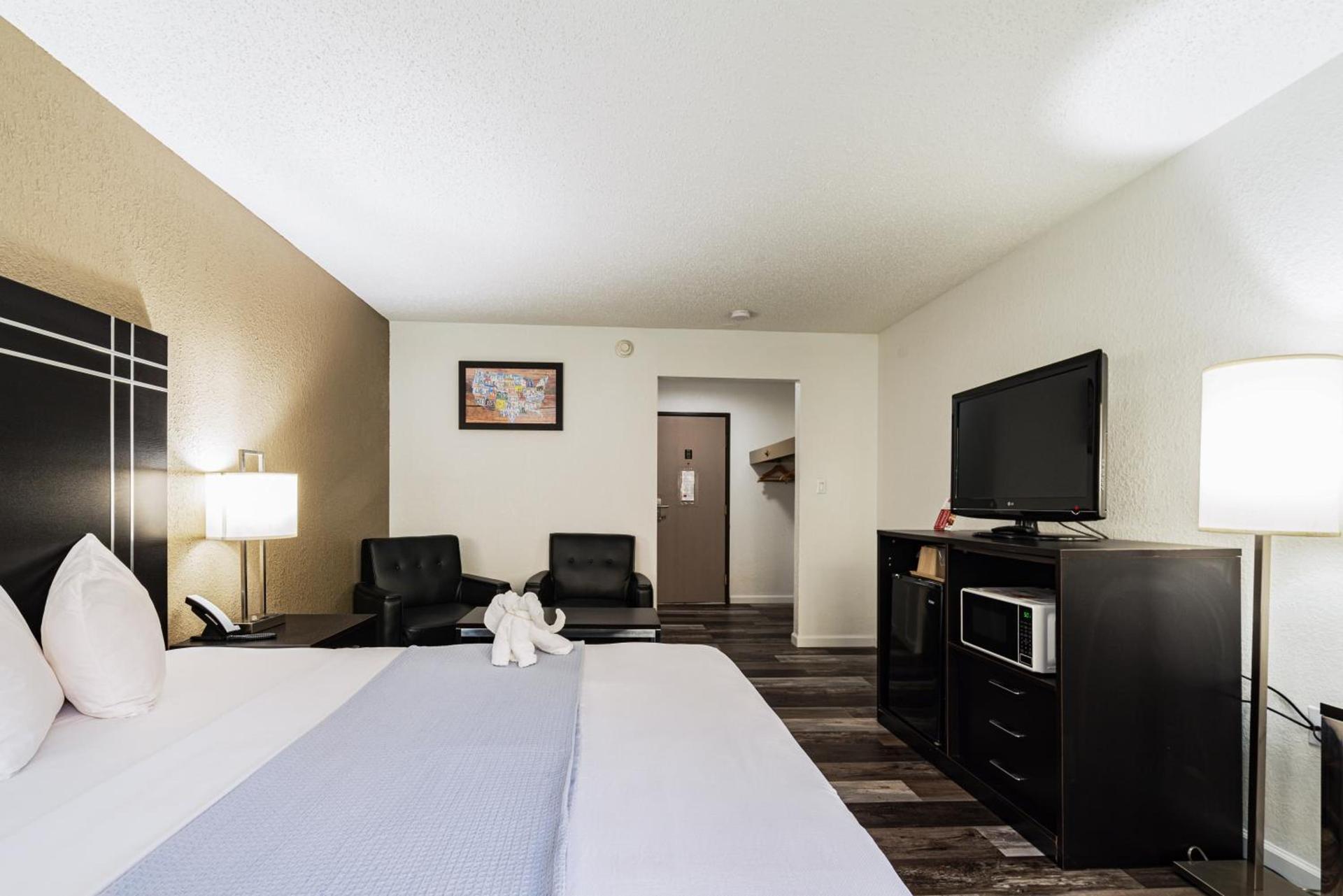 Econo Lodge Cleveland Southeast - Kent photo 12