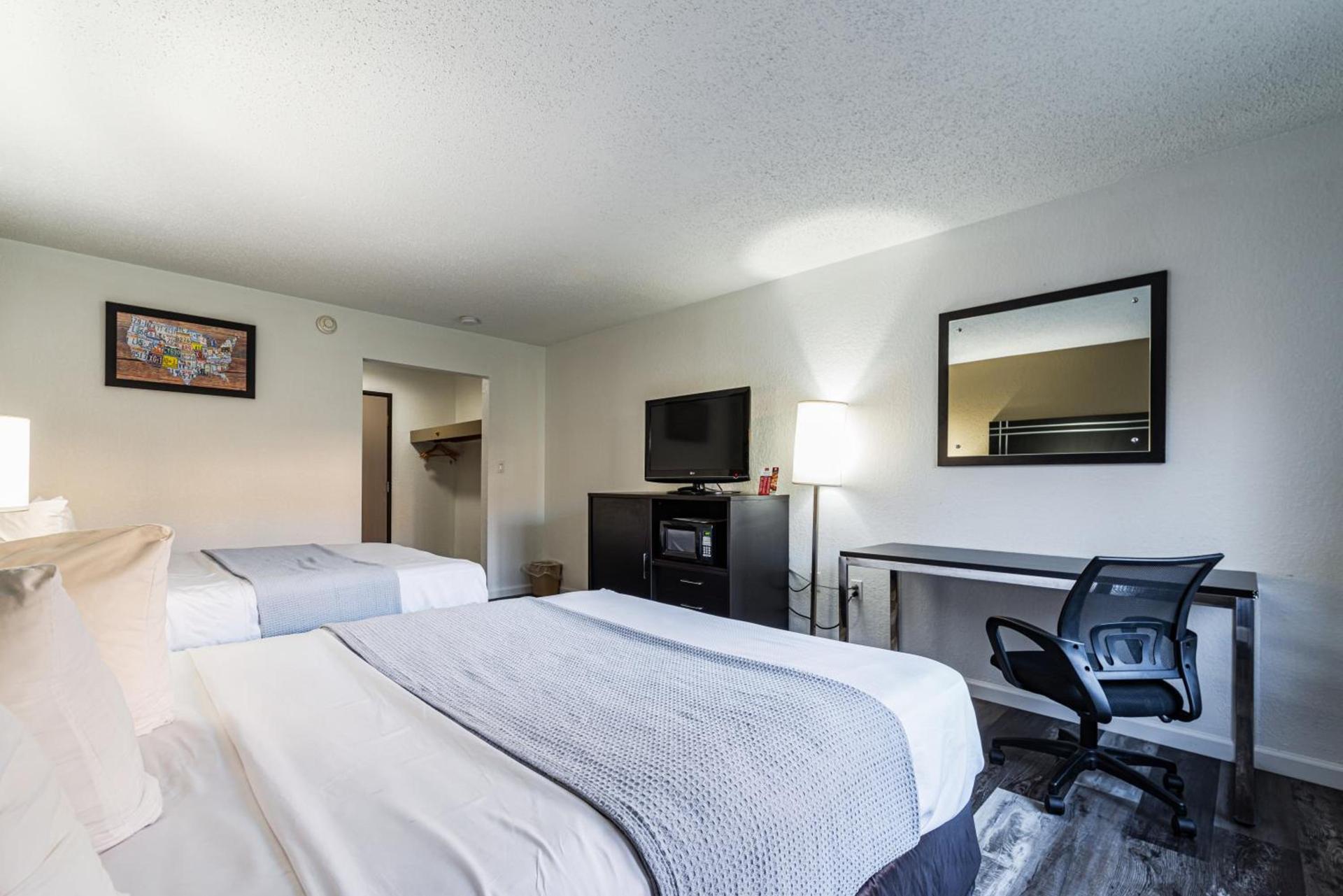 Econo Lodge Cleveland Southeast - Kent photo 10