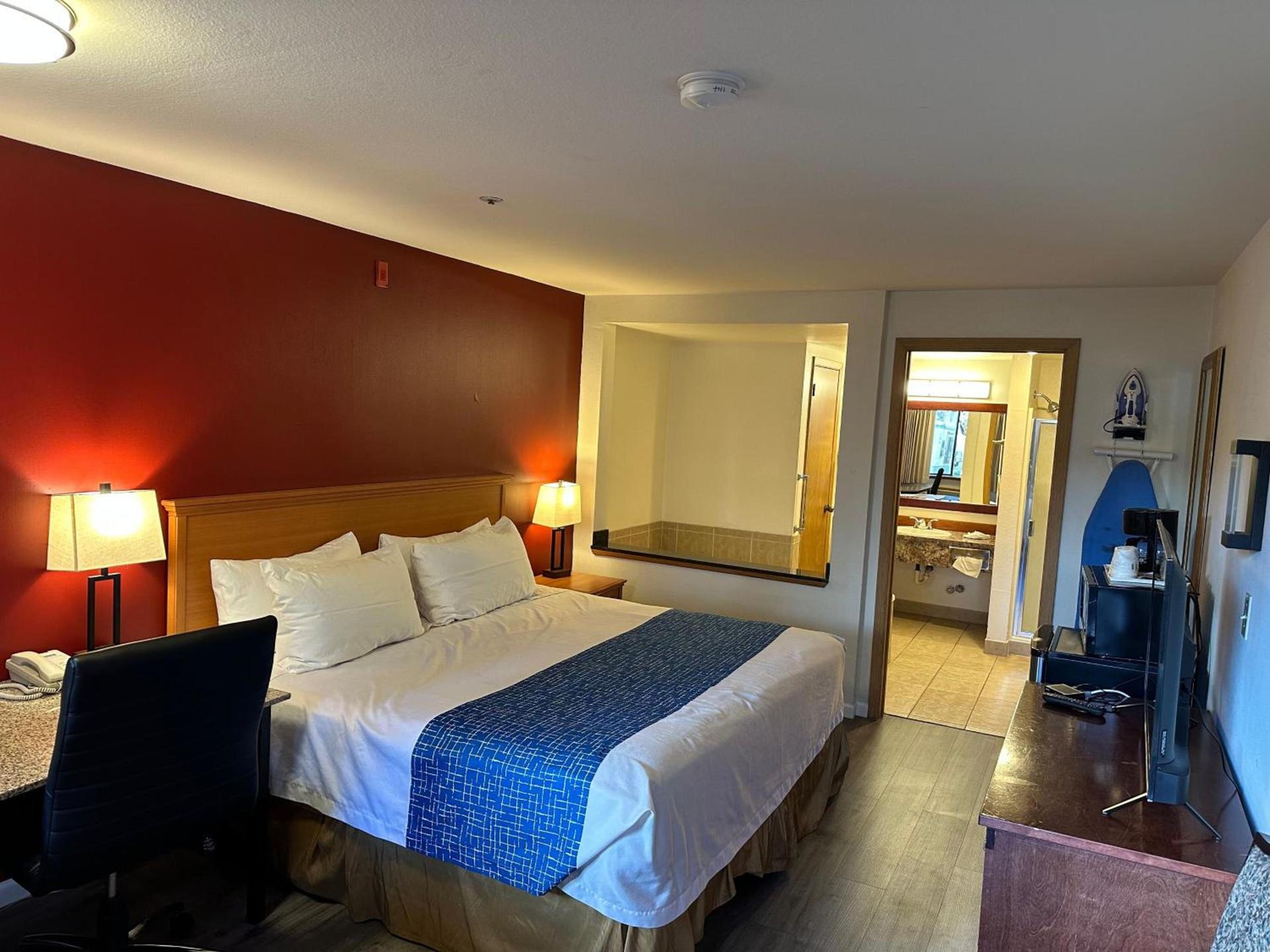 Econo Lodge Edmonds North Seattle photo 32