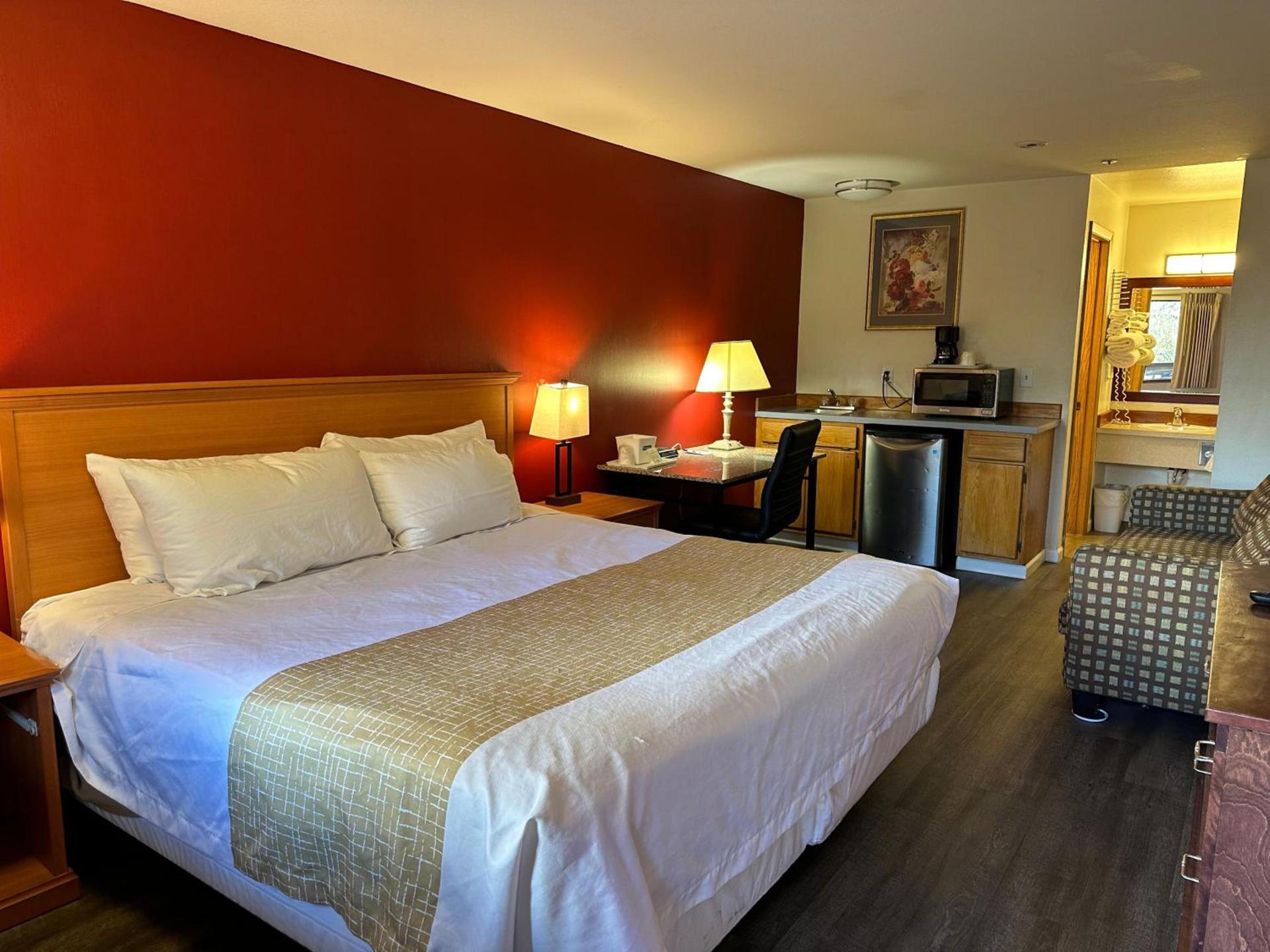 Econo Lodge Edmonds North Seattle photo 2