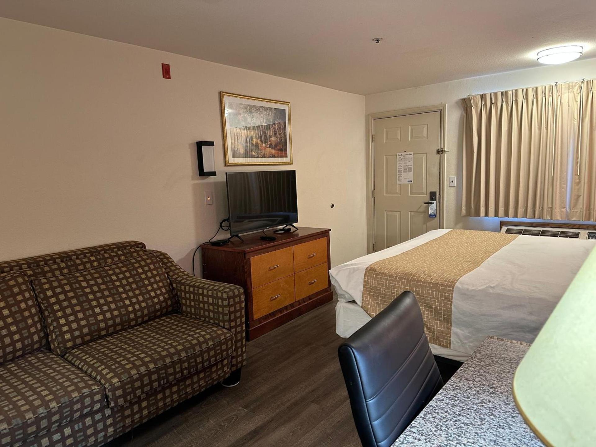 Econo Lodge Edmonds North Seattle photo 36
