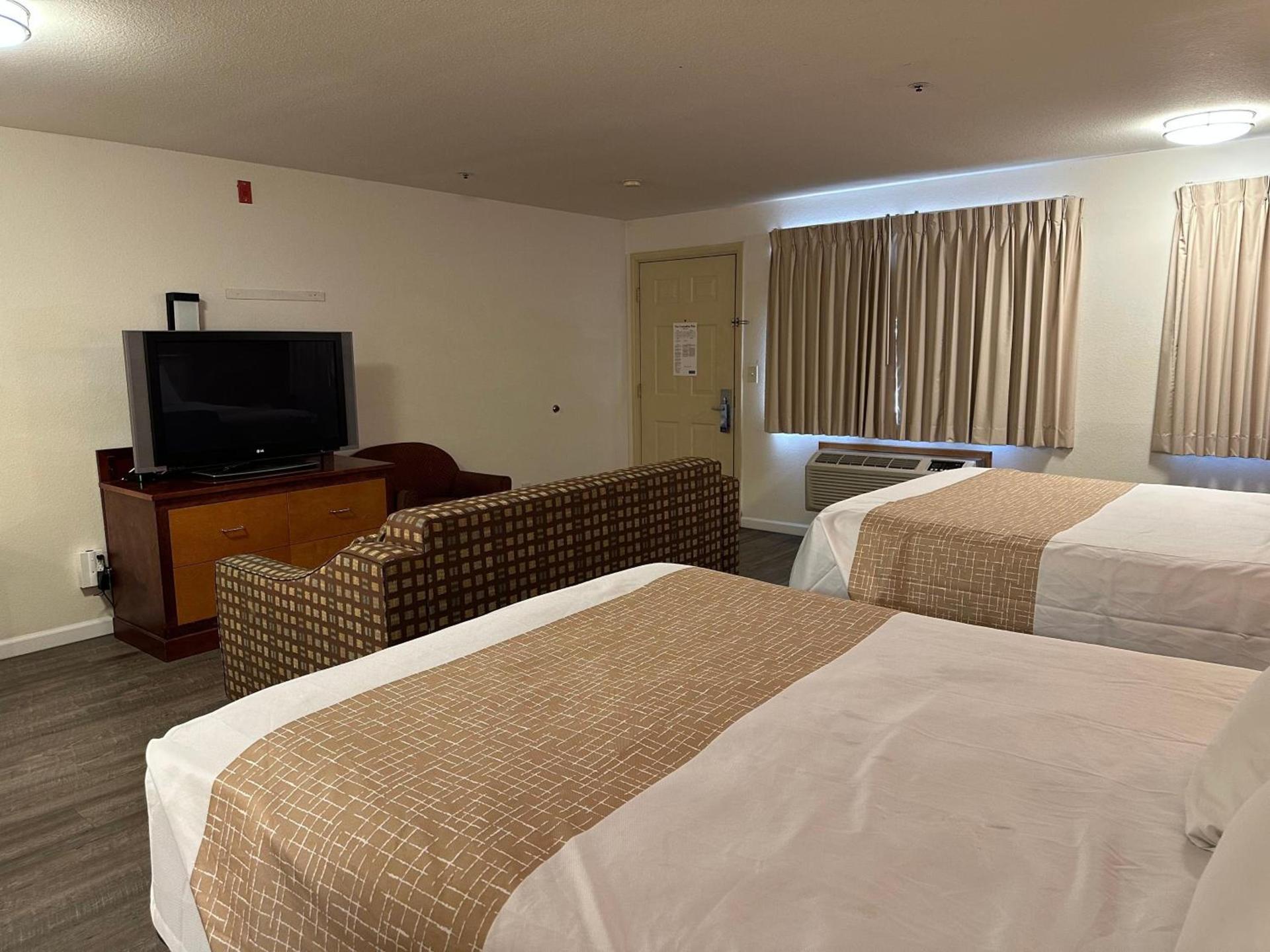 Econo Lodge Edmonds North Seattle photo 47