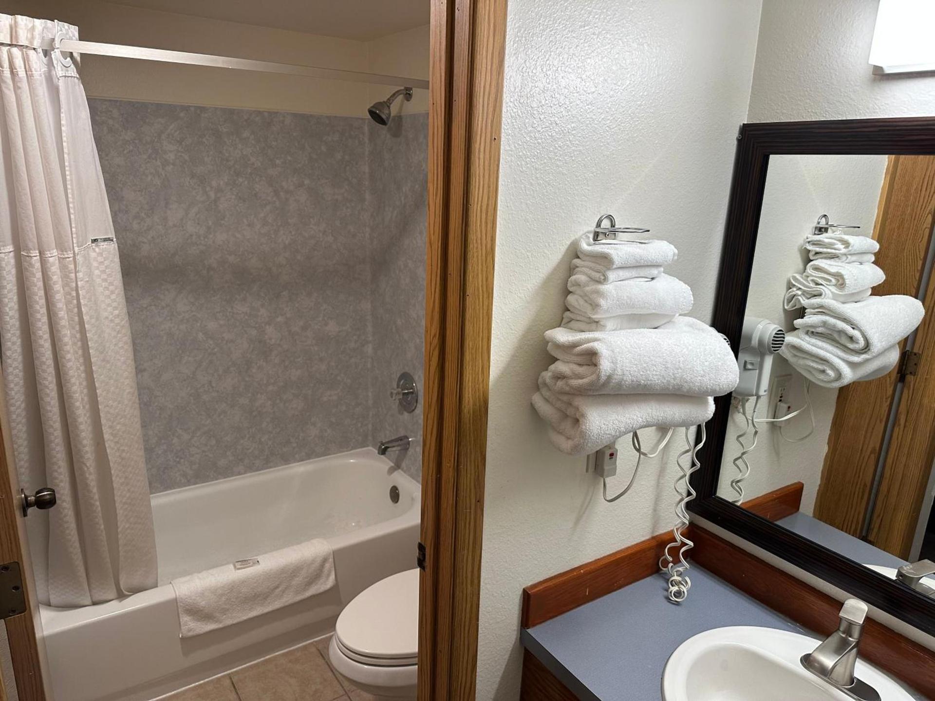 Econo Lodge Edmonds North Seattle photo 5
