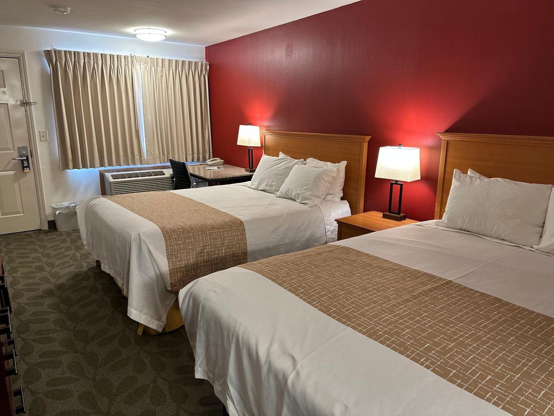 Econo Lodge Edmonds North Seattle photo 12
