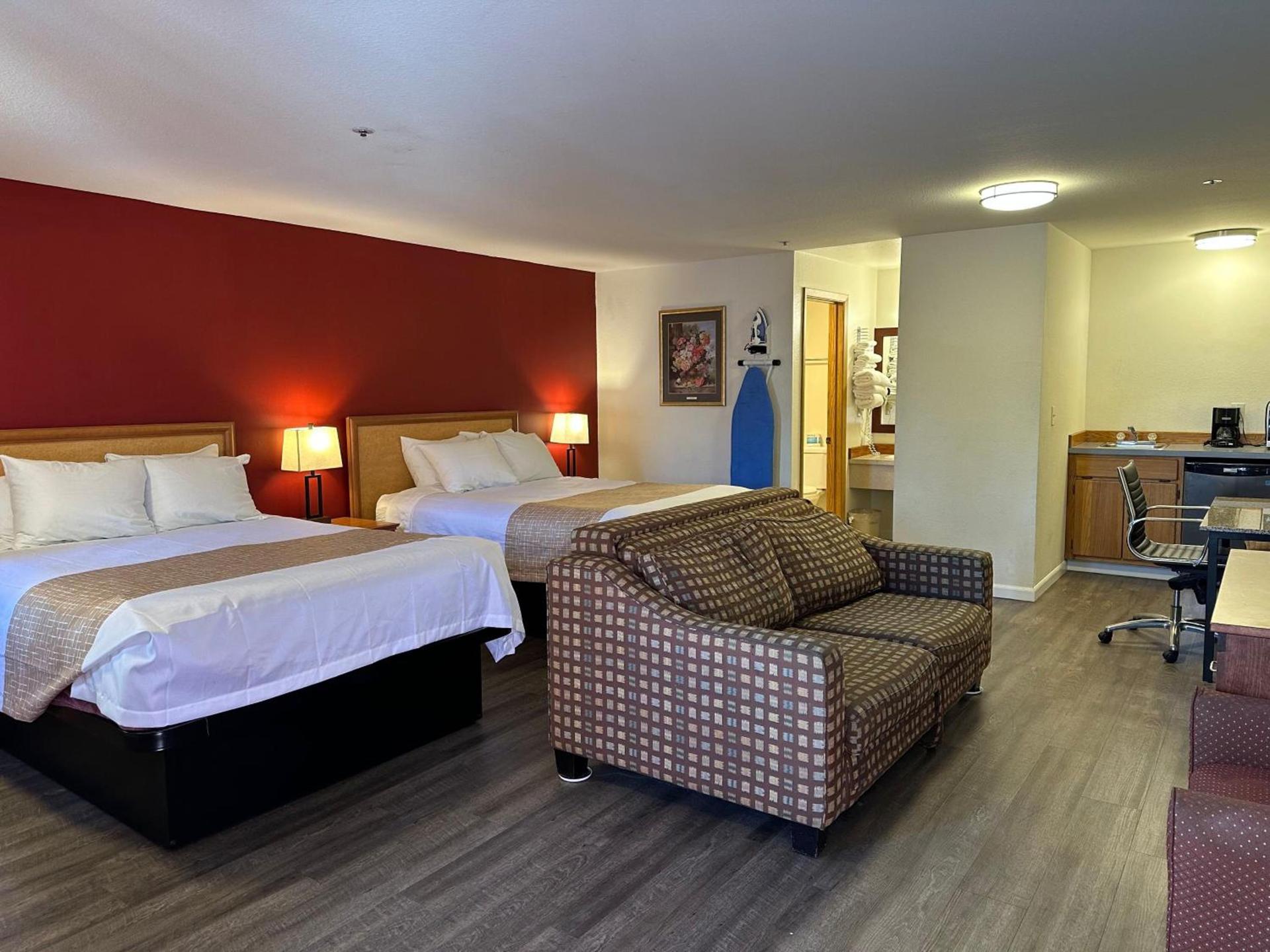 Econo Lodge Edmonds North Seattle photo 31
