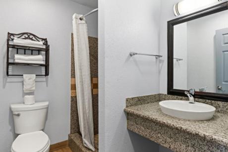 Bay Breeze Inn photo 30