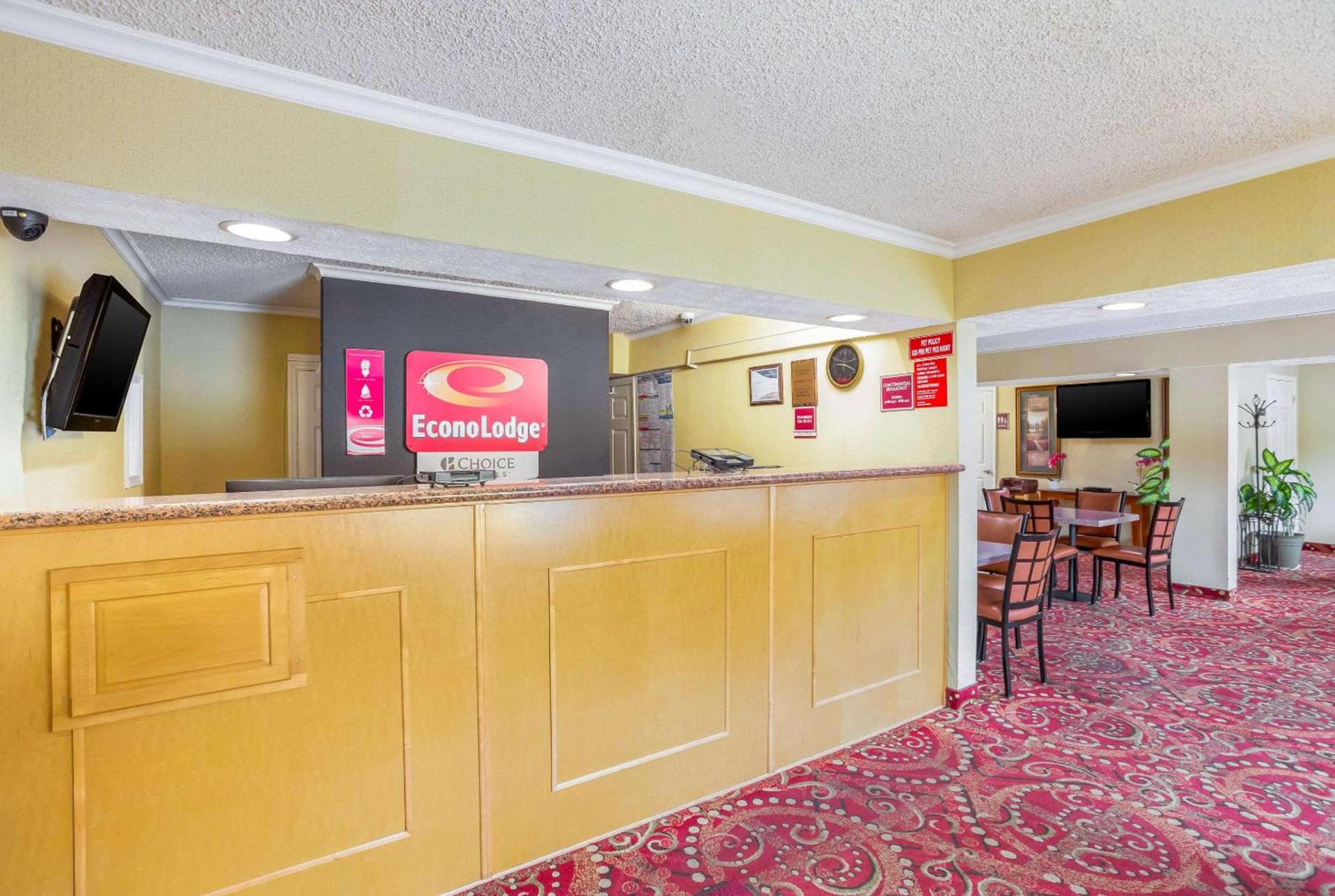 Econo Lodge Huntington - Barboursville University Area photo 3