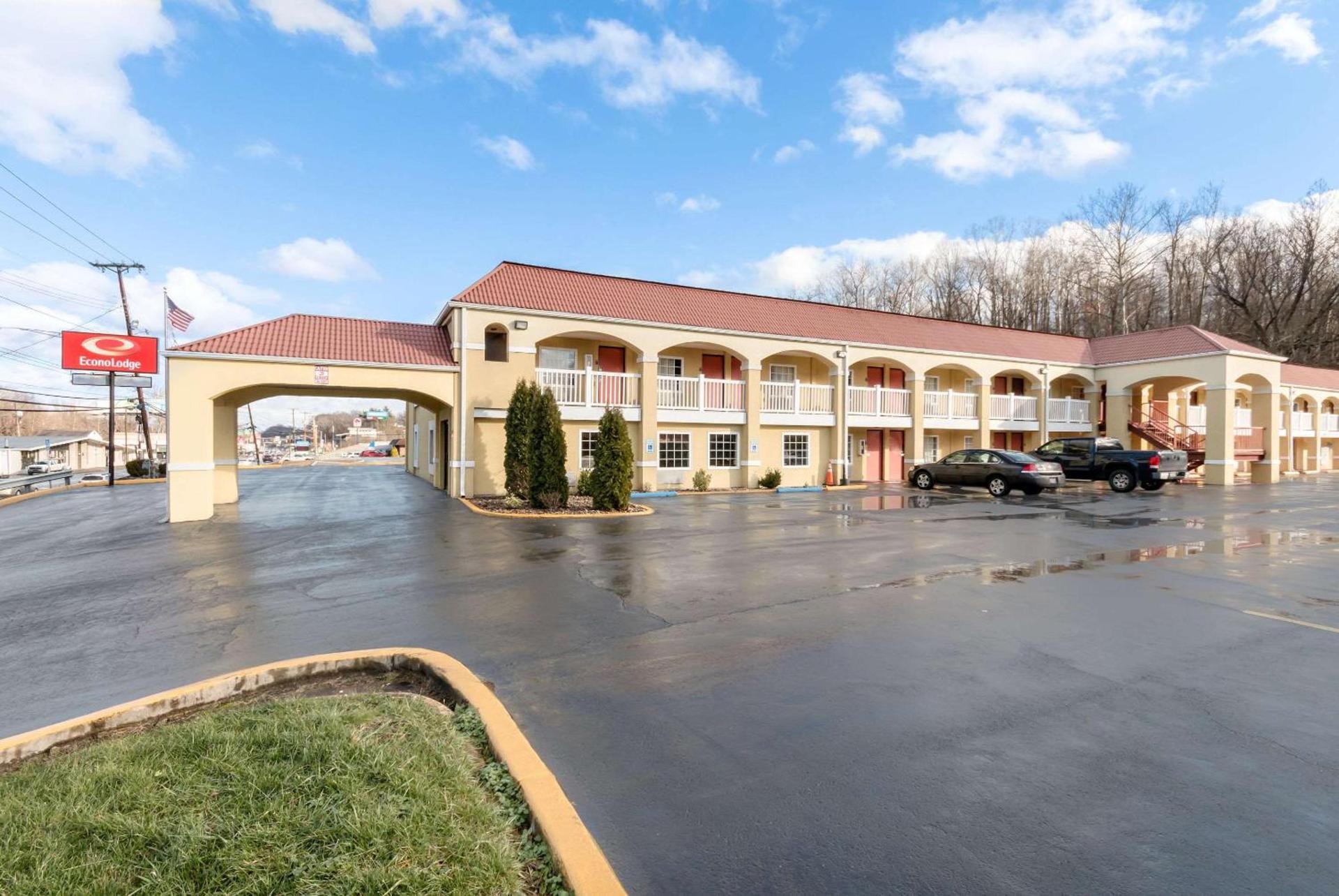 Econo Lodge Huntington - Barboursville University Area photo 2