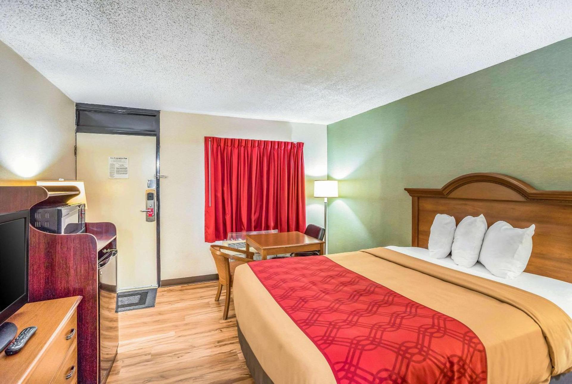 Econo Lodge Huntington - Barboursville University Area photo 5