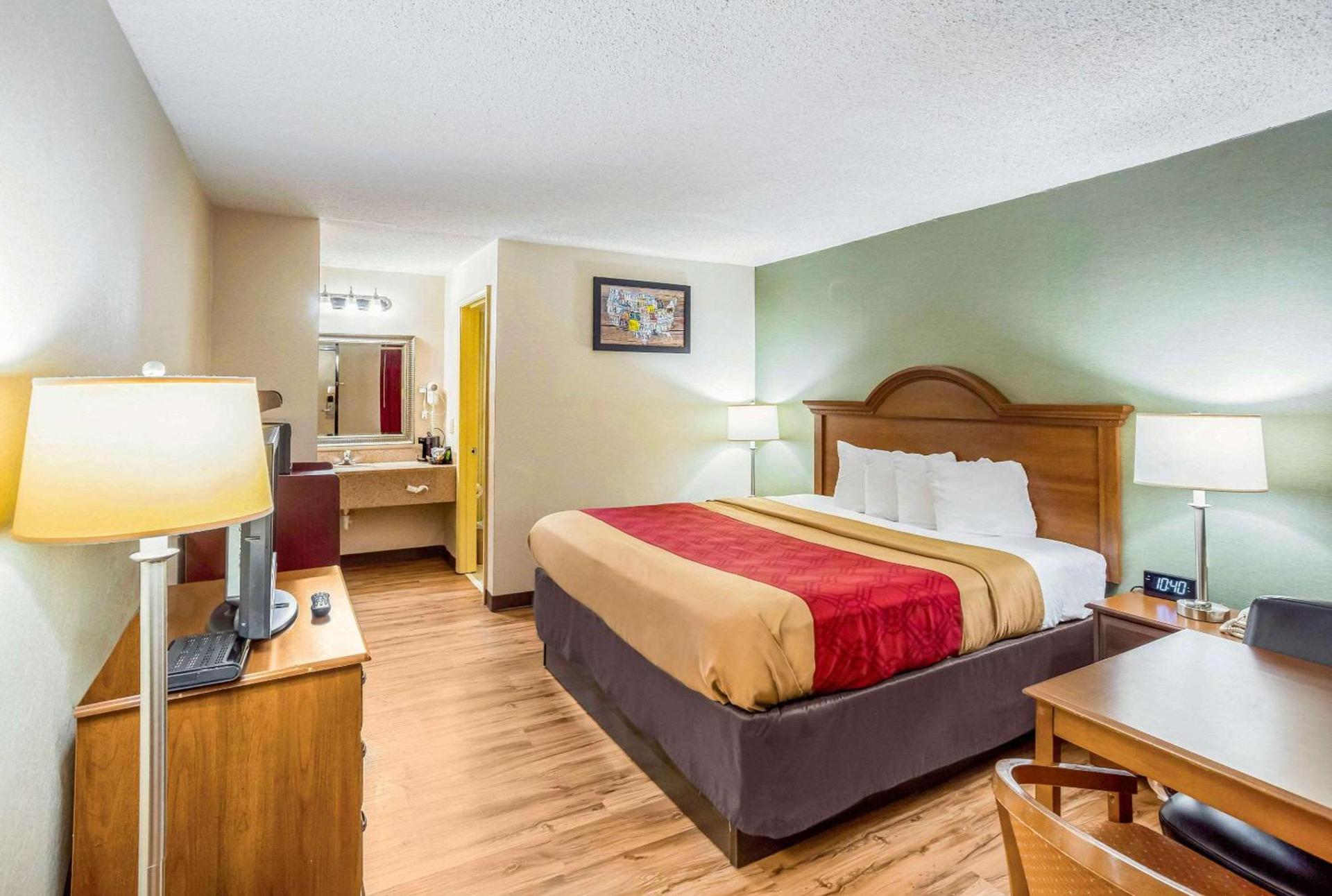 Econo Lodge Huntington - Barboursville University Area photo 7