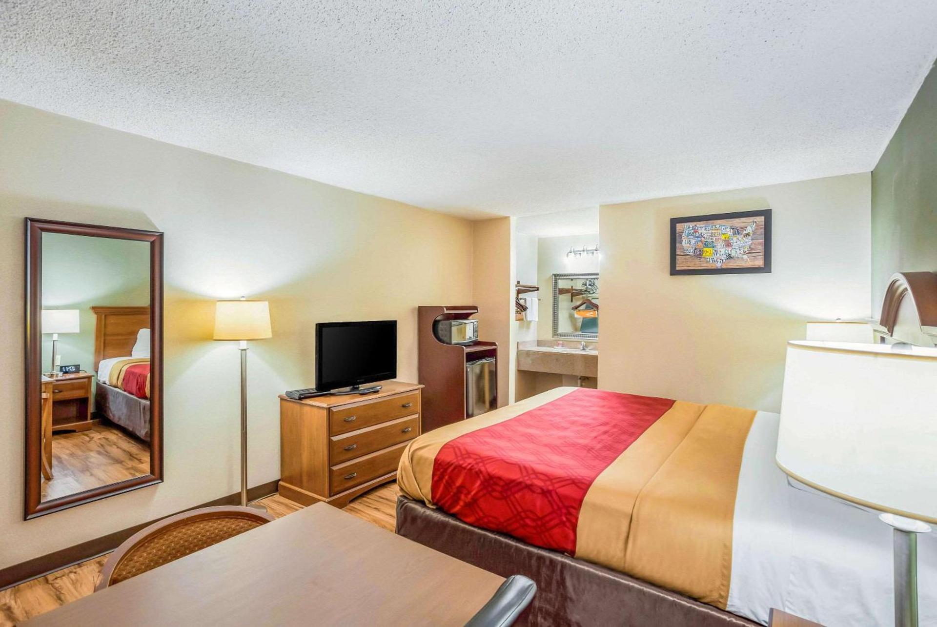 Econo Lodge Huntington - Barboursville University Area photo 8