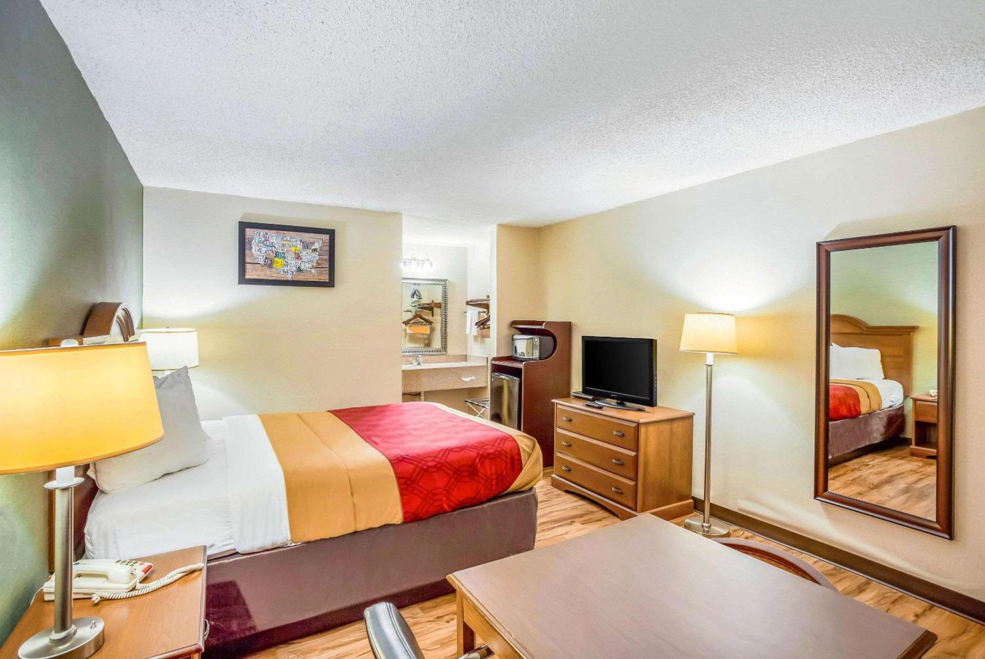 Econo Lodge Huntington - Barboursville University Area photo 12