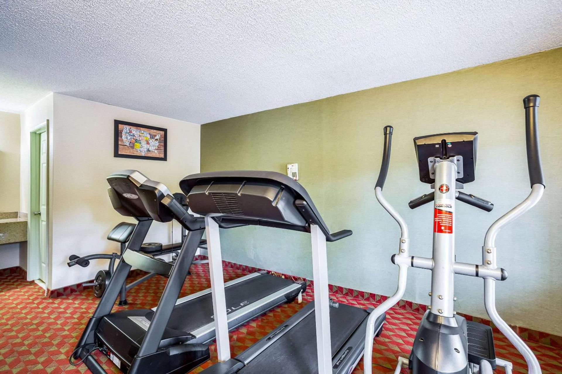 Econo Lodge Huntington - Barboursville University Area photo 17