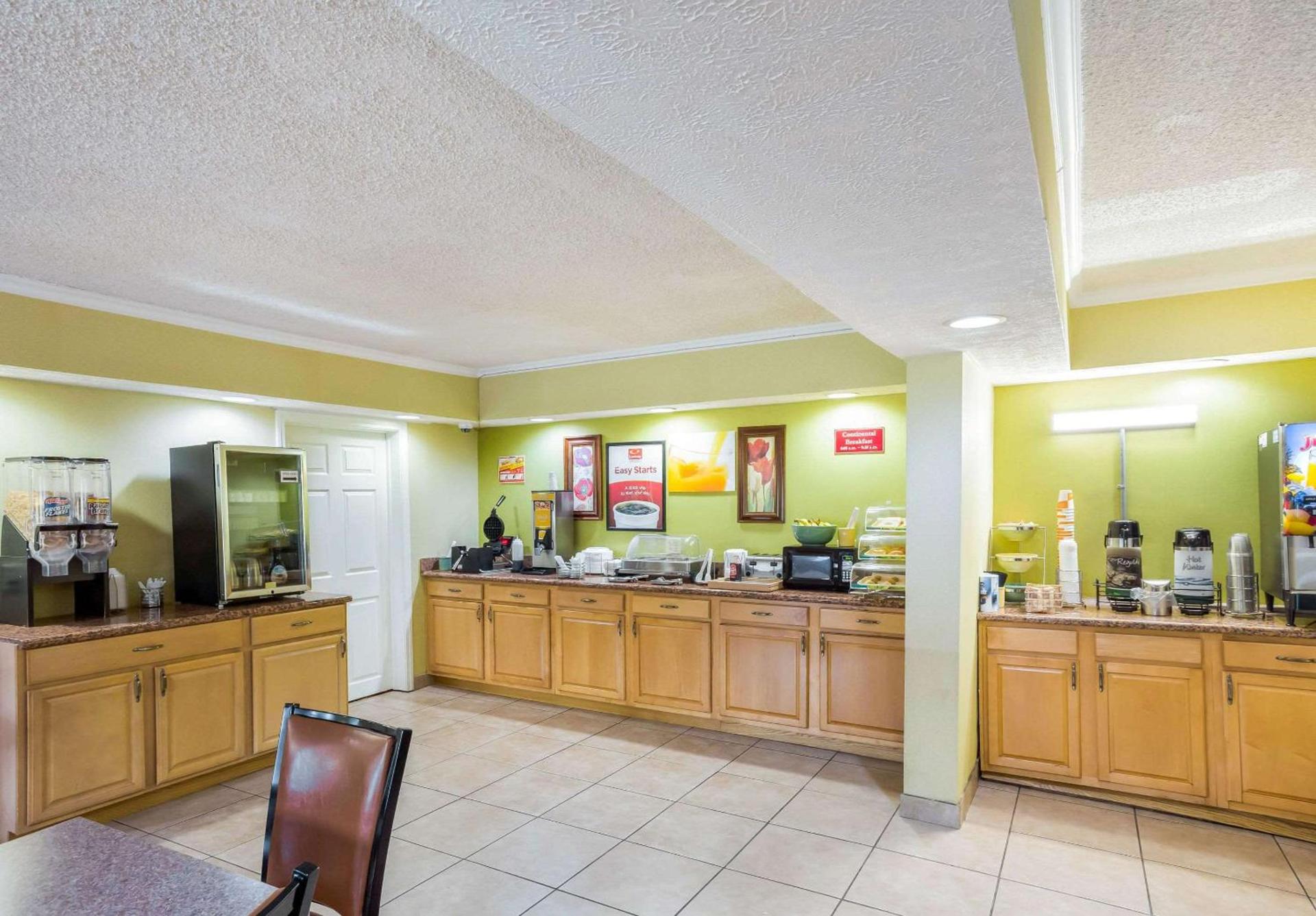 Econo Lodge Huntington - Barboursville University Area photo 18
