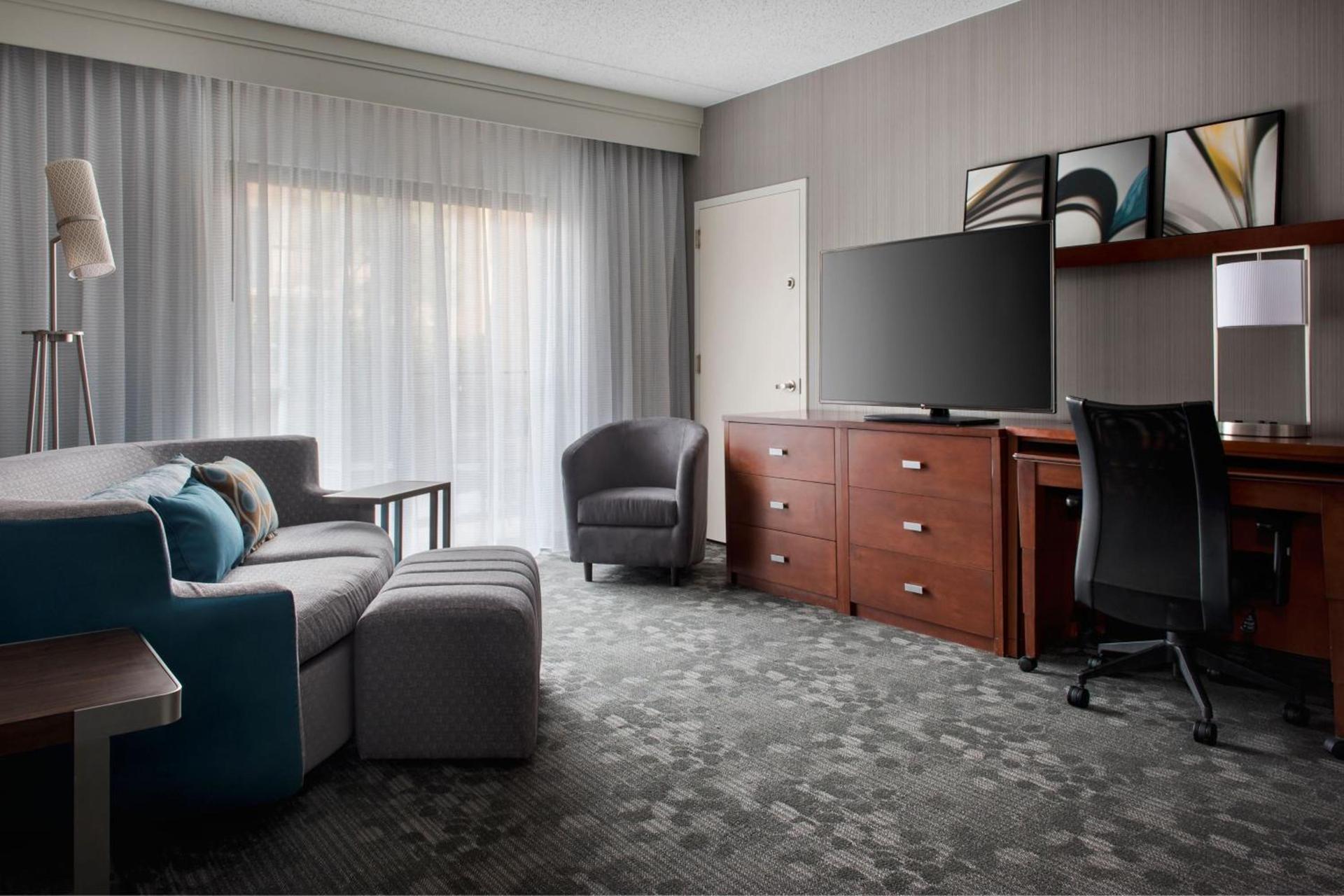 Courtyard by Marriott Mahwah photo 14