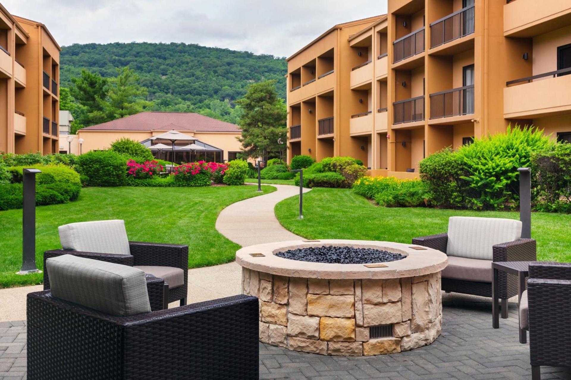 Courtyard by Marriott Mahwah photo 20