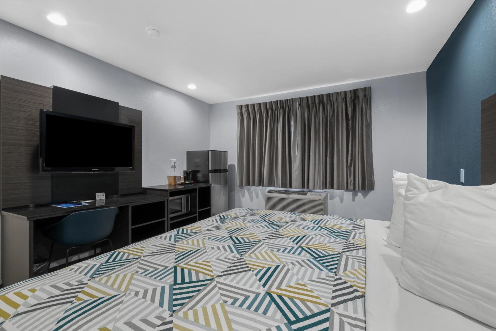 Studio 6 Suites Perris, CA photo 38