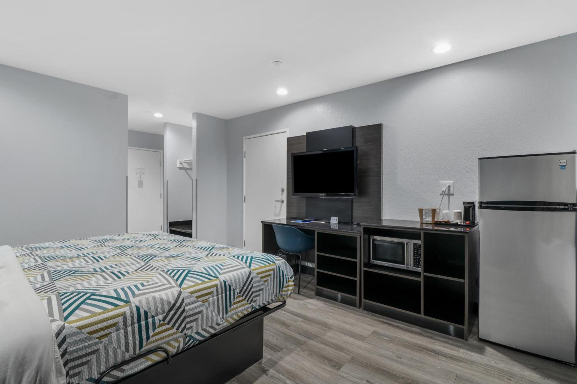 Studio 6 Suites Perris, CA photo 41