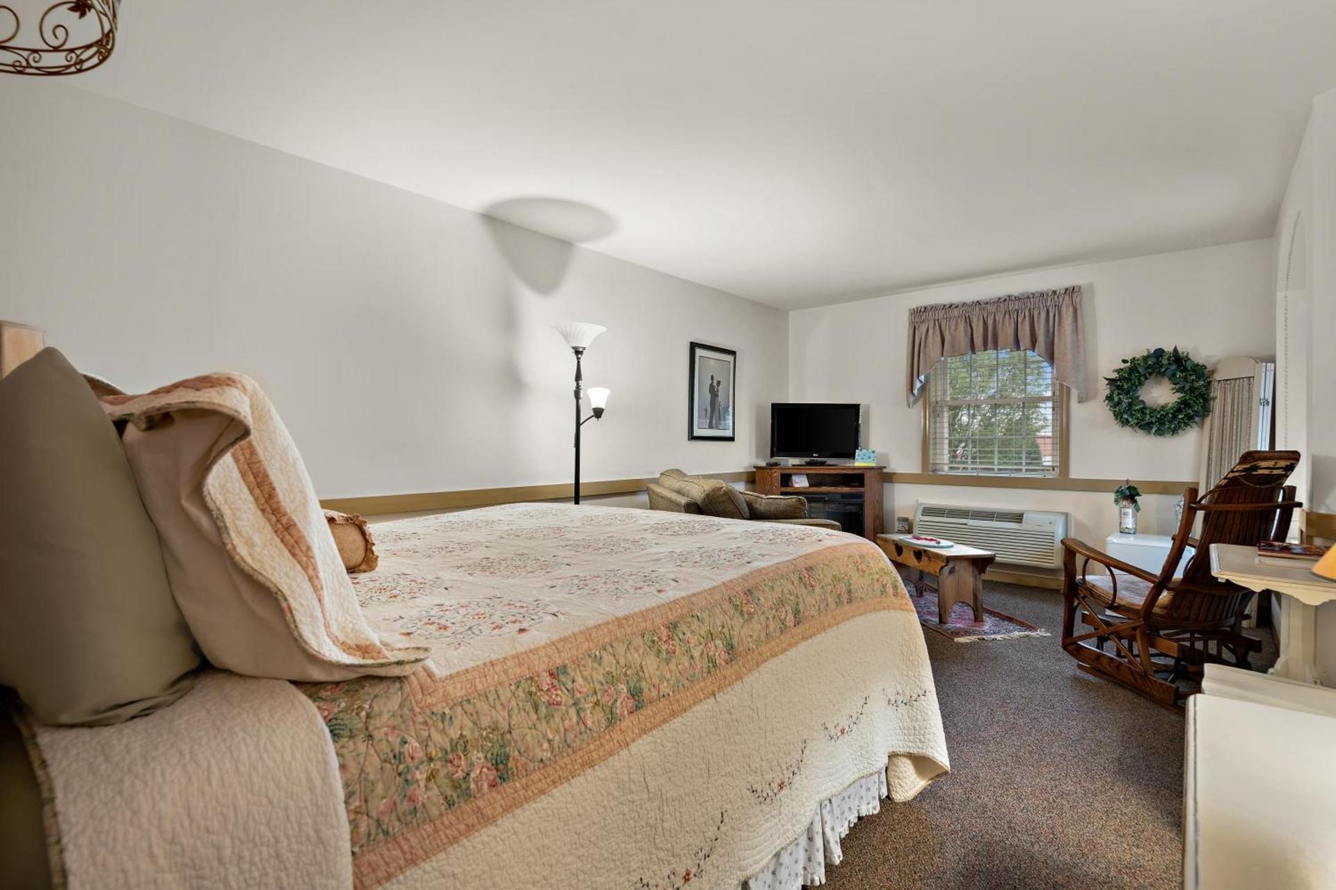 Country Living Inn photo 9