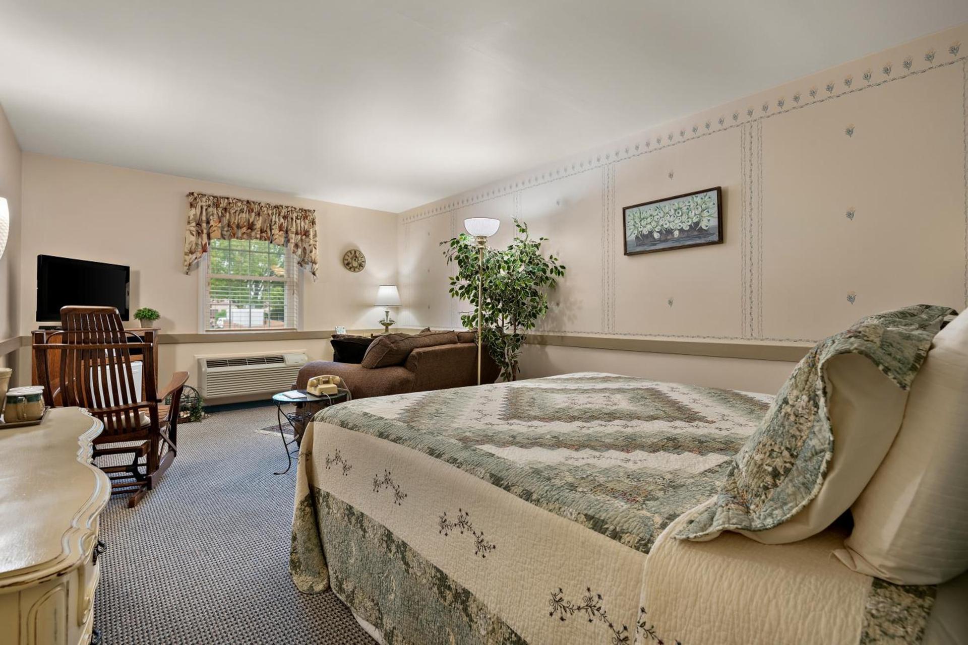 Country Living Inn photo 13