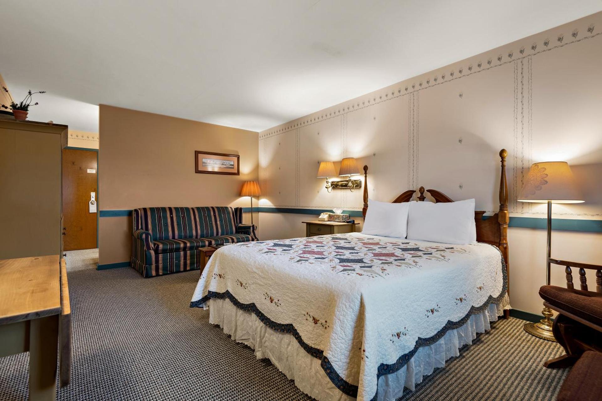 Country Living Inn photo 20