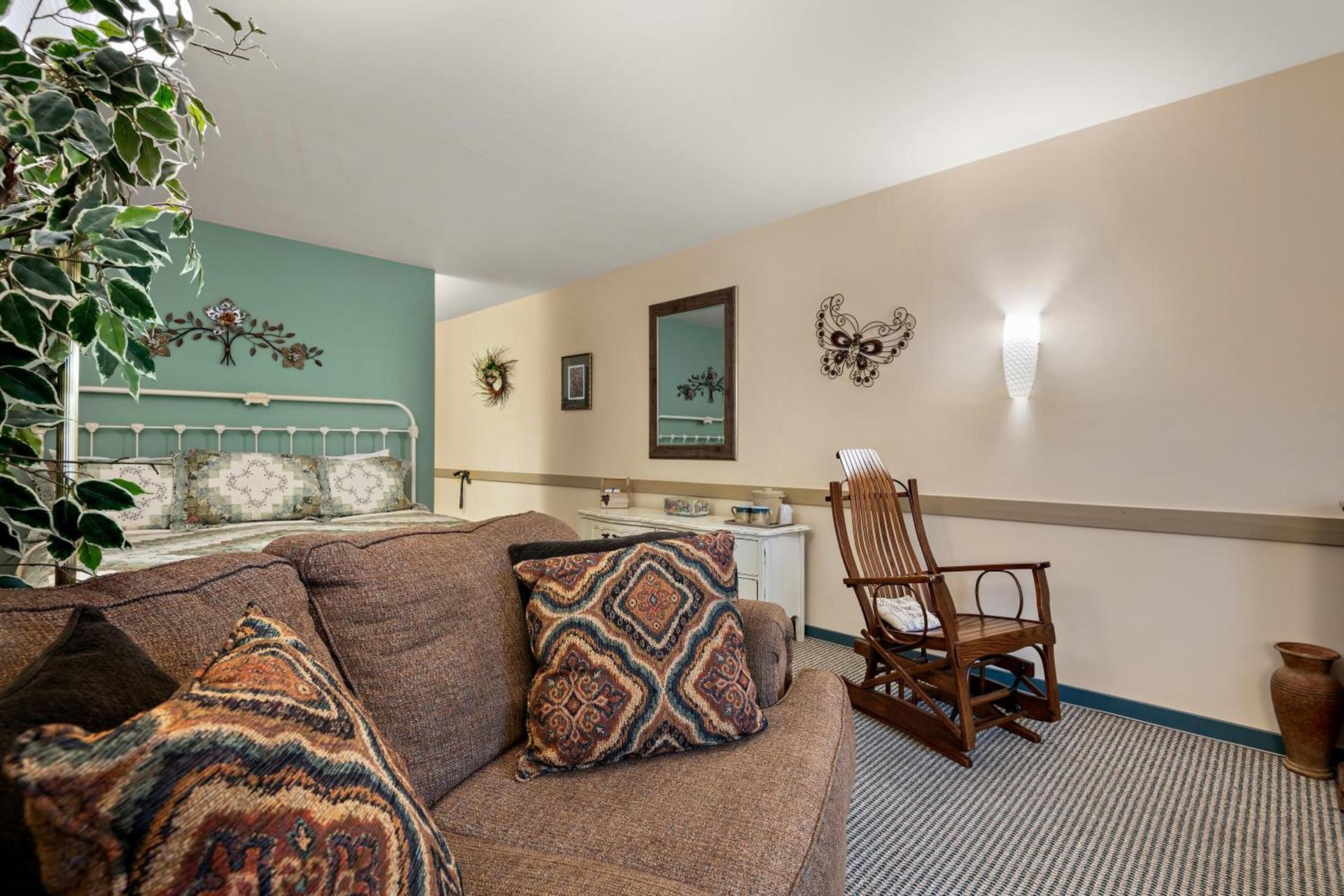 Country Living Inn photo 24