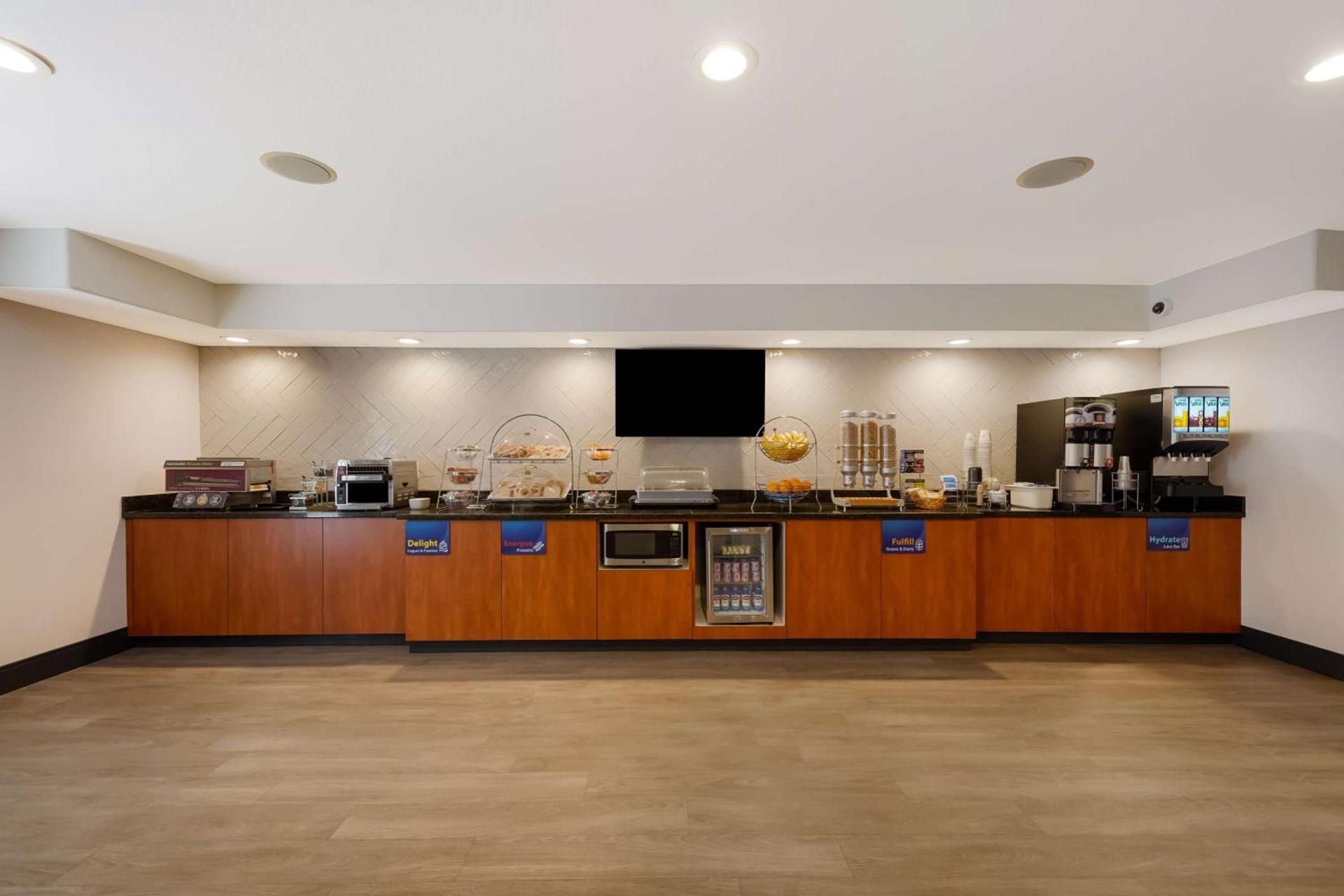 Best Western Inn & Suites Lemoore photo 31