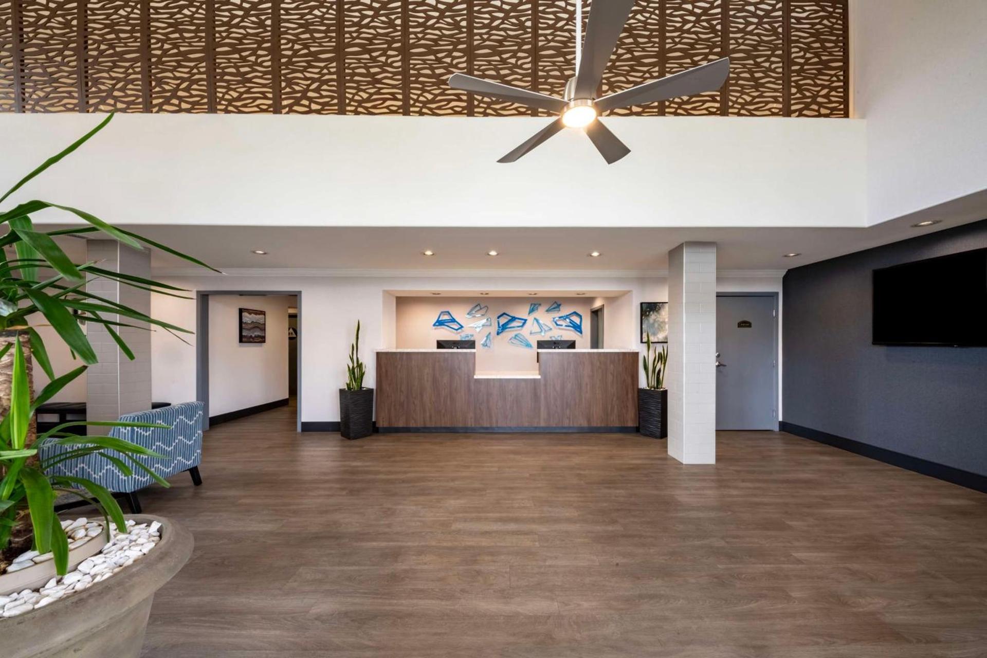 Best Western Inn & Suites Lemoore photo 5