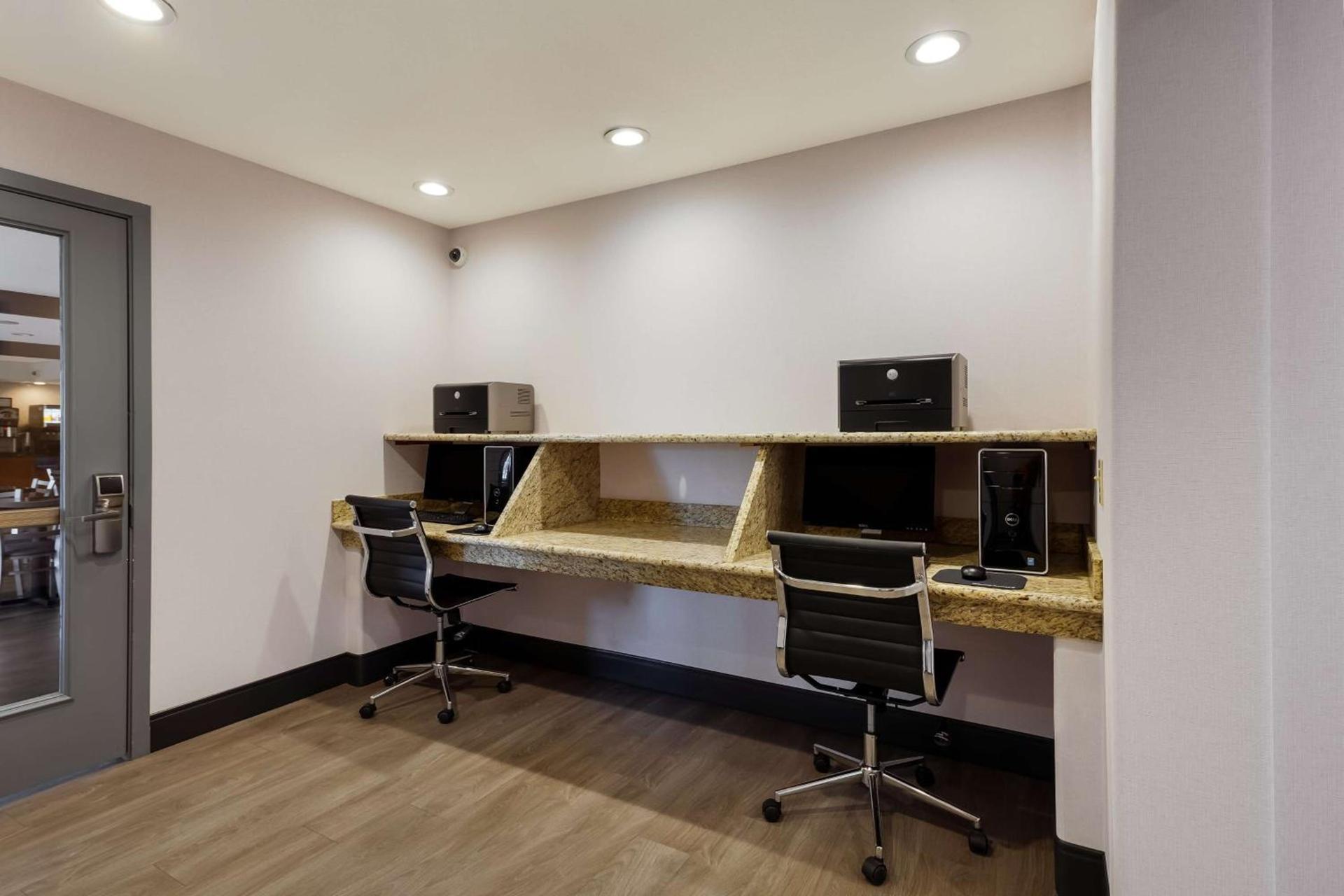 Best Western Inn & Suites Lemoore photo 25