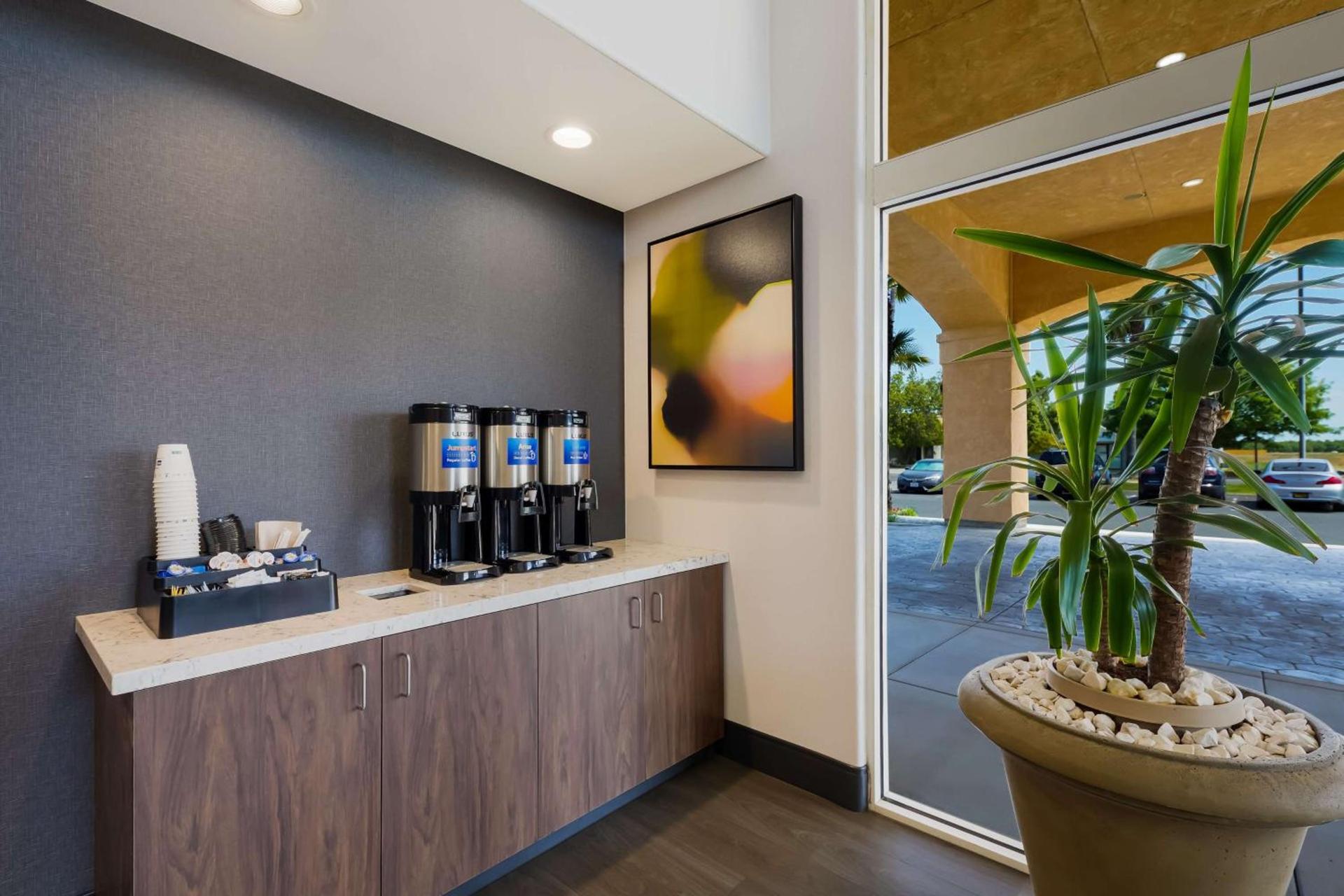 Best Western Inn & Suites Lemoore photo 3