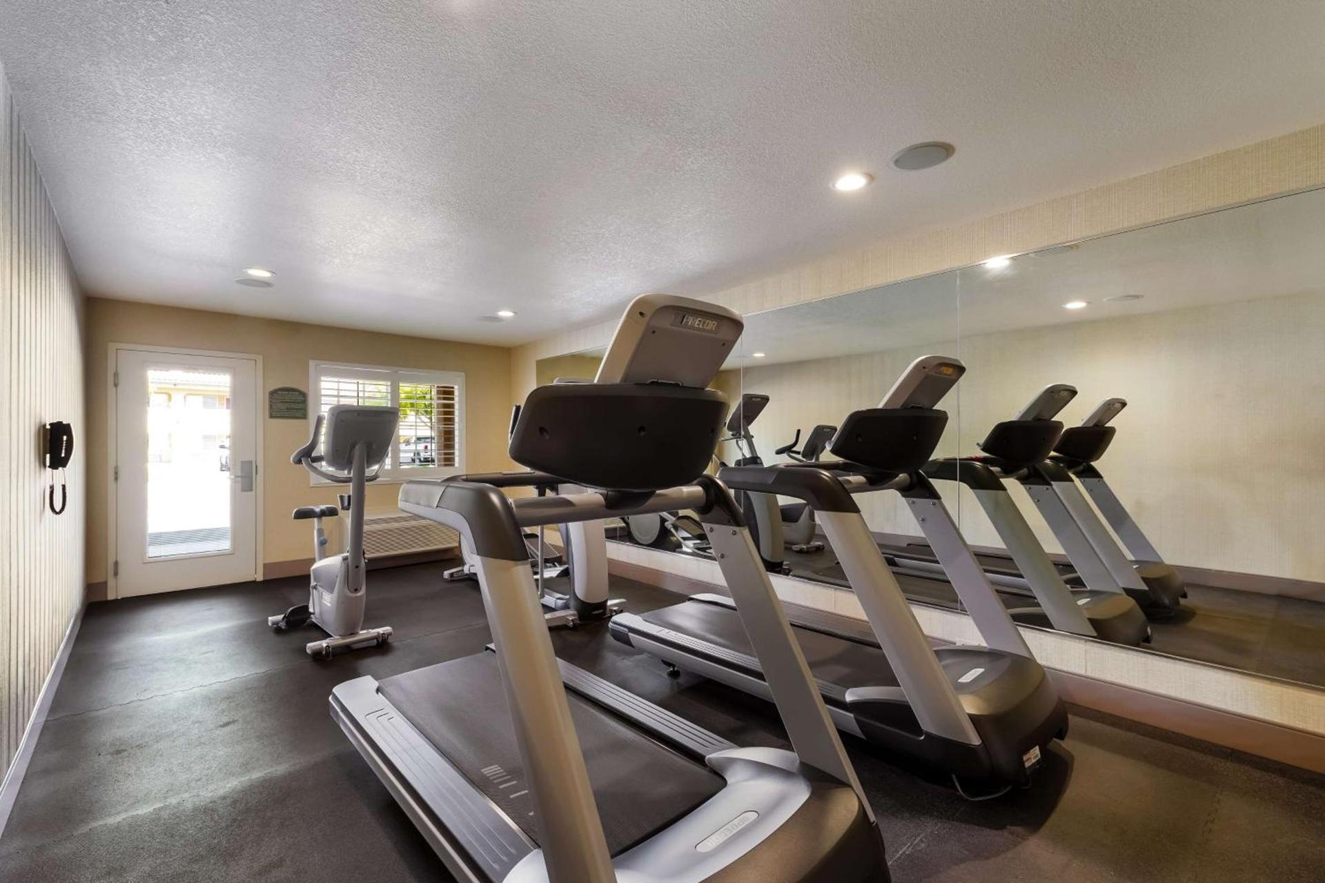 Best Western Inn & Suites Lemoore photo 13