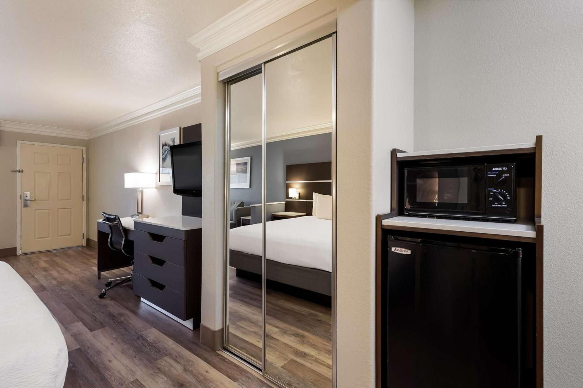 Best Western Inn & Suites Lemoore photo 30