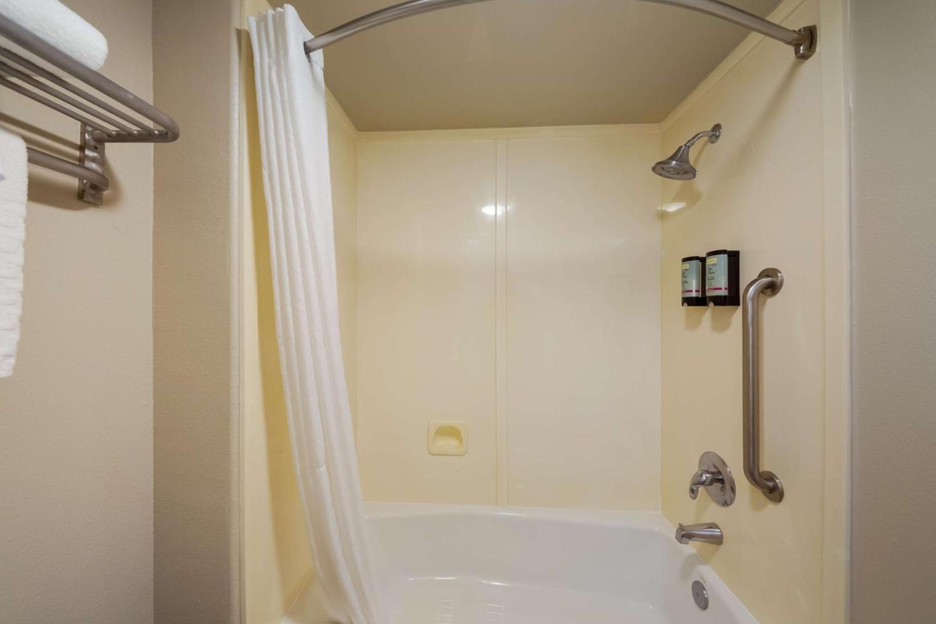 Best Western Inn & Suites Lemoore photo 20
