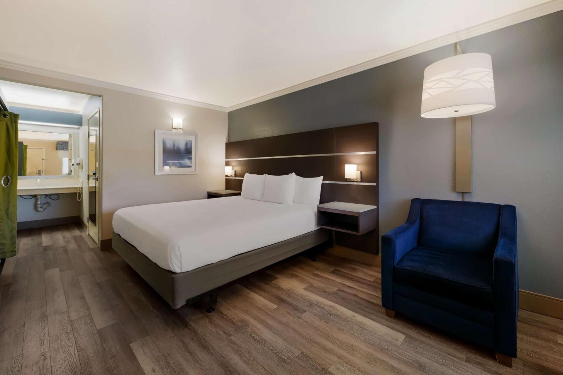 Best Western Inn & Suites Lemoore photo 15