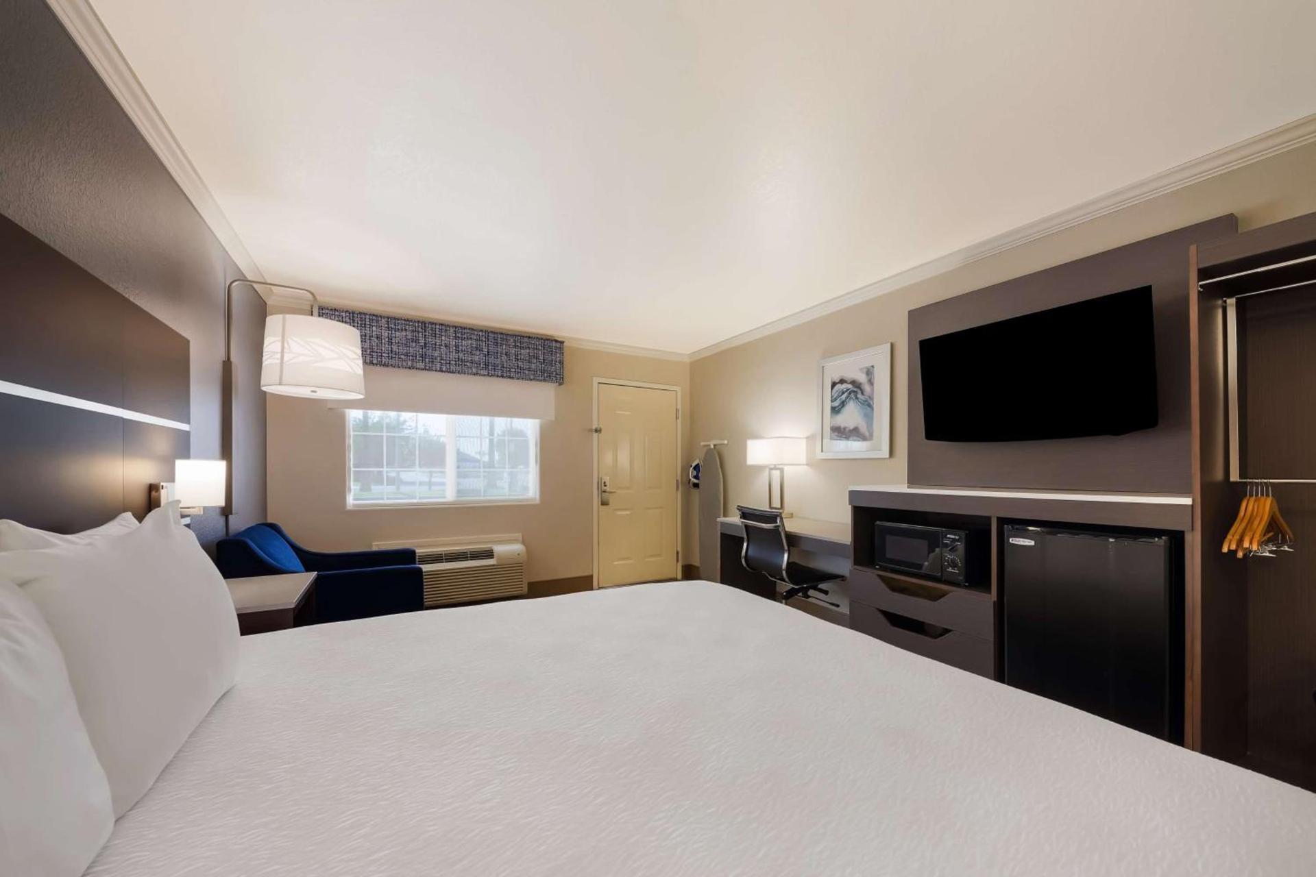 Best Western Inn & Suites Lemoore photo 34