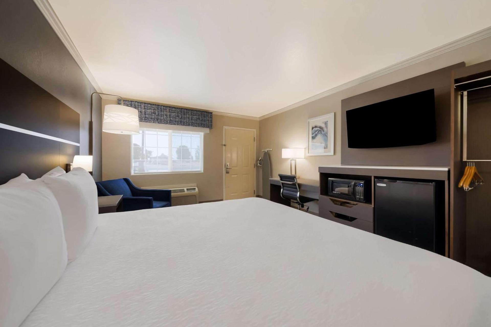 Best Western Inn & Suites Lemoore photo 26
