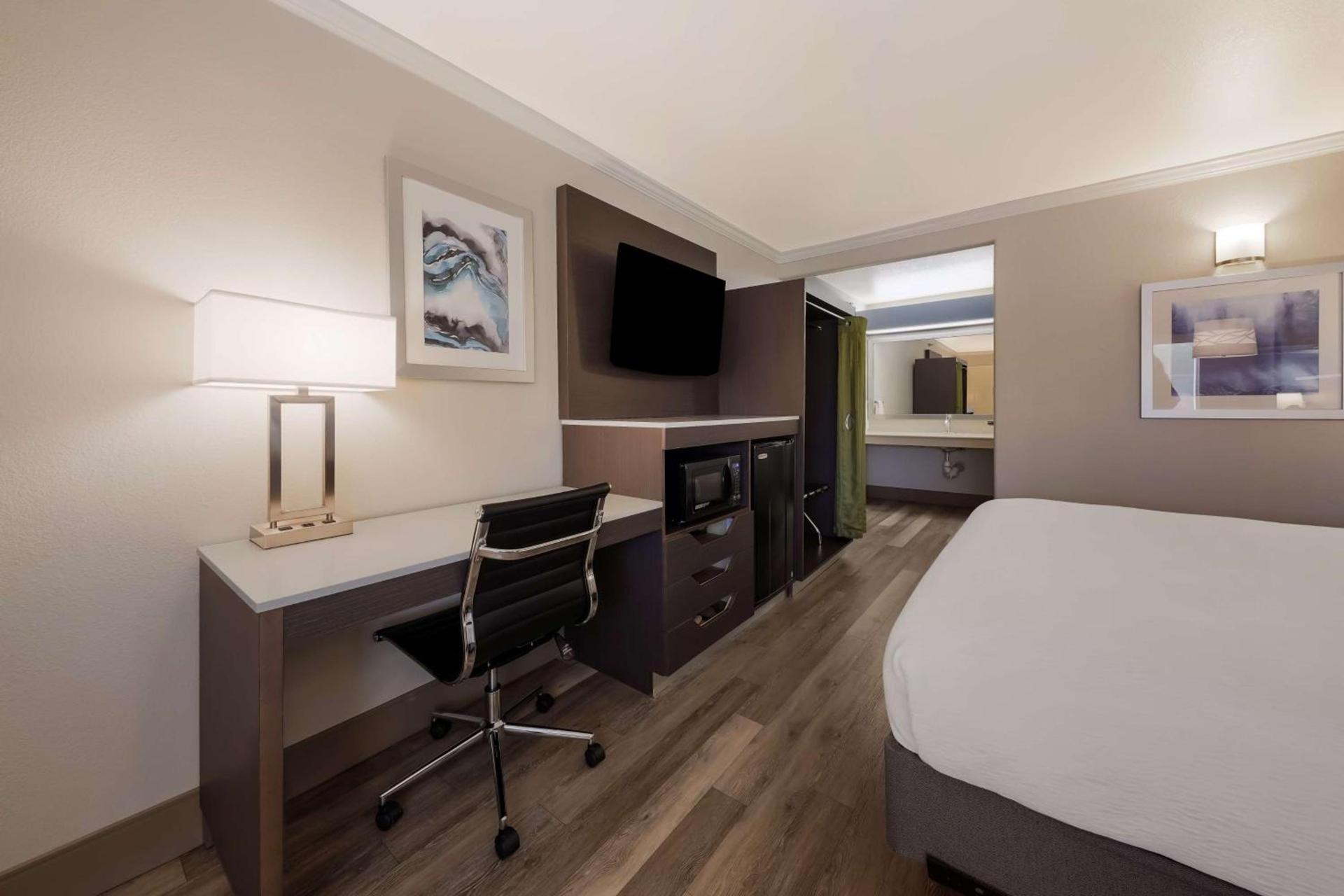 Best Western Inn & Suites Lemoore photo 33