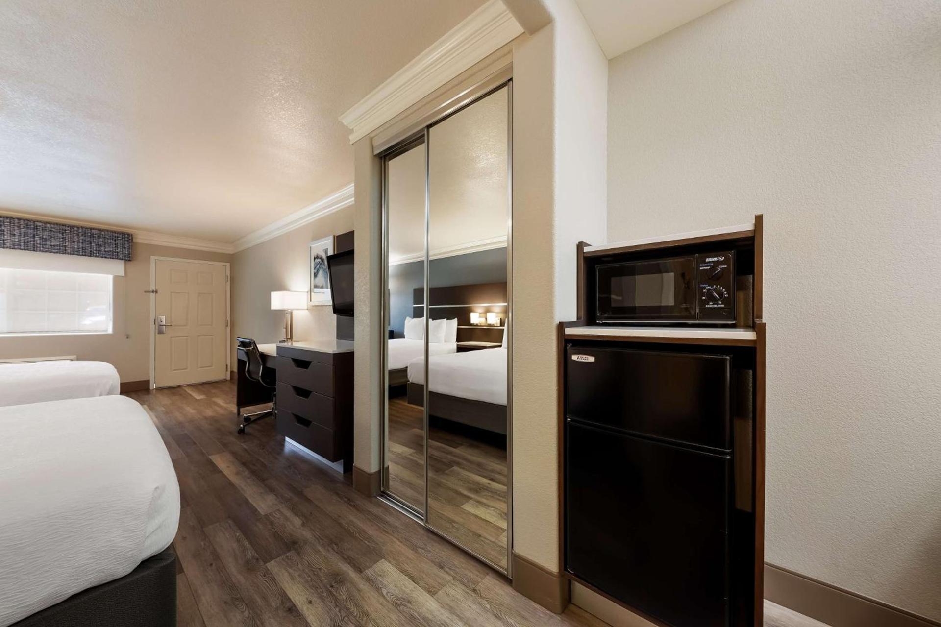 Best Western Inn & Suites Lemoore photo 21