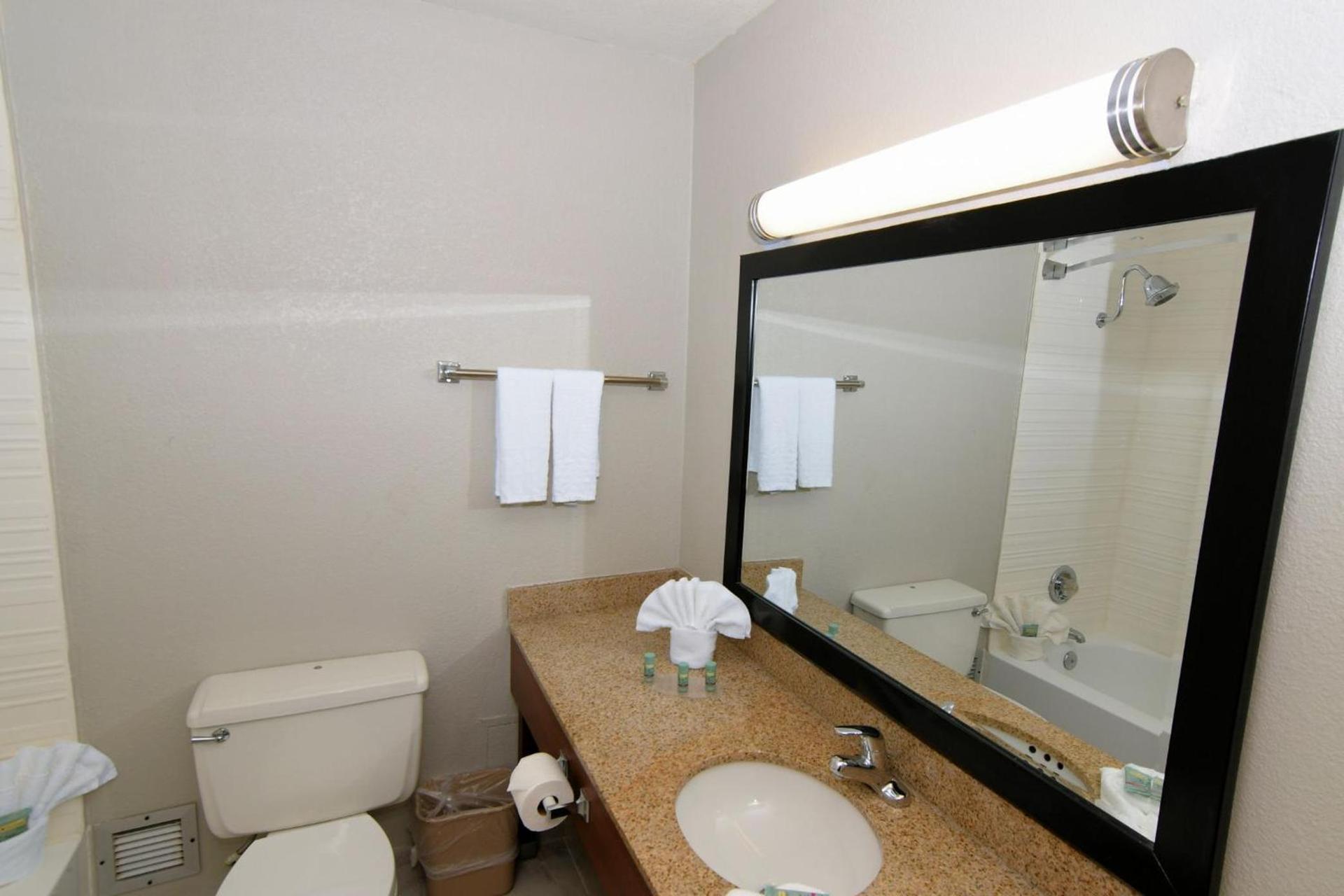 Rock Island Inn & Suites Marshalltown photo 38