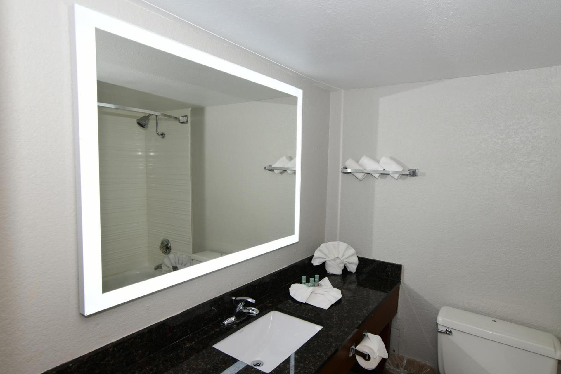 Rock Island Inn & Suites Marshalltown photo 45