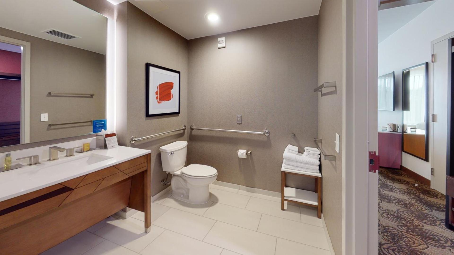 DoubleTree by Hilton Raleigh-Cary photo 43