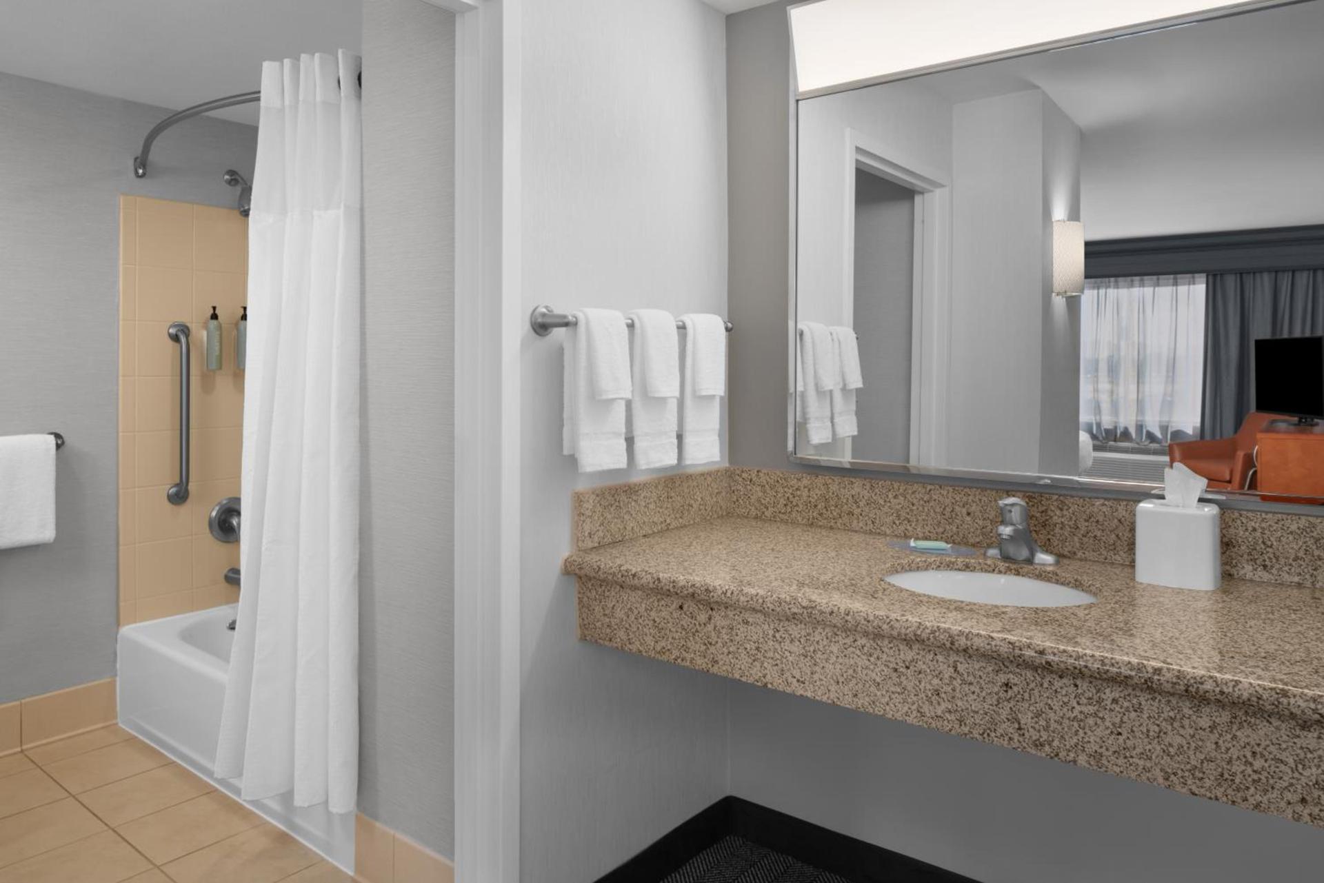 Courtyard by Marriott Phoenix West/Avondale photo 36