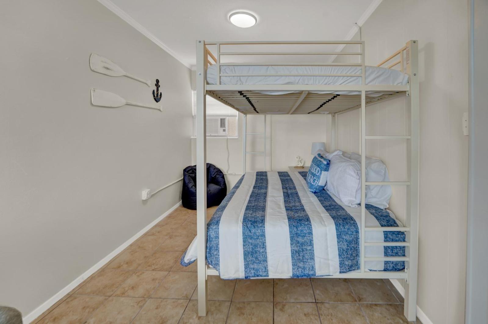 Sea Foam Suites photo 53