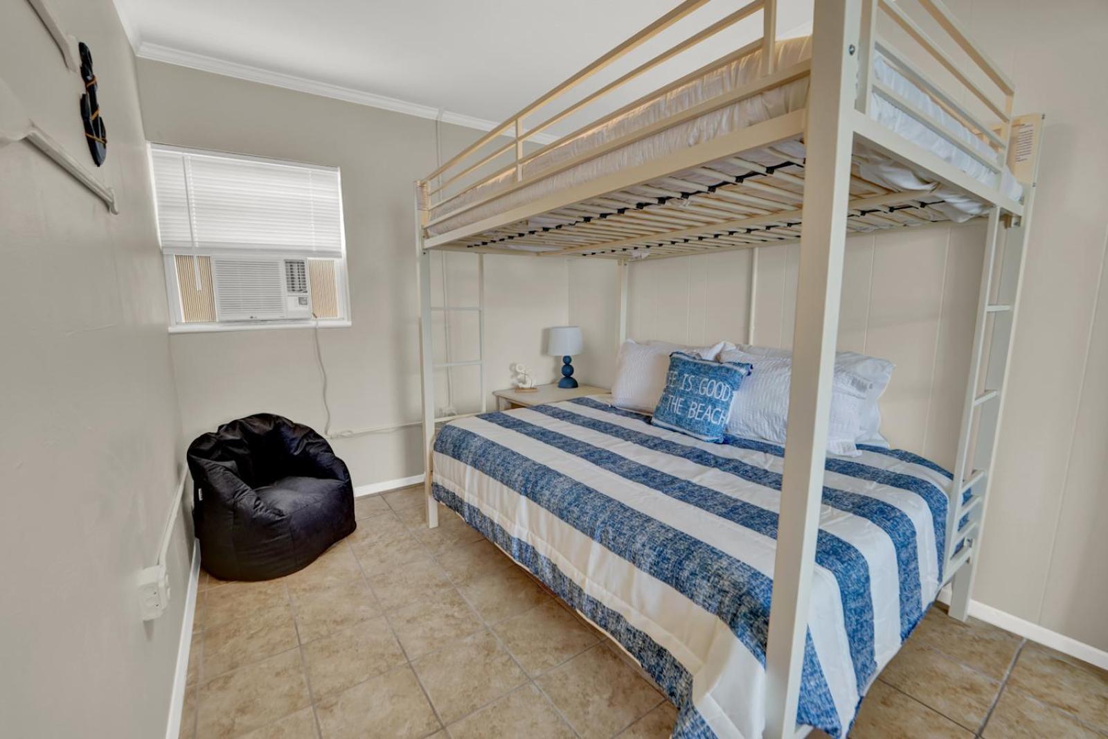 Sea Foam Suites photo 52