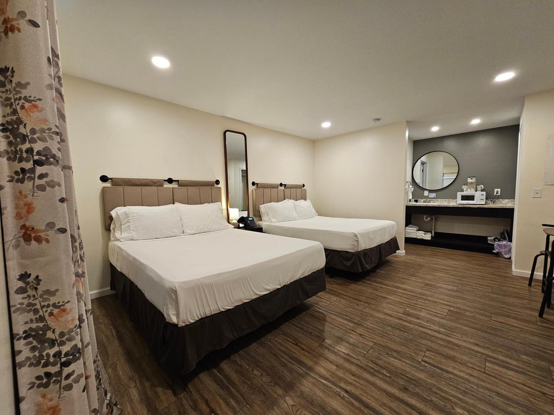 The Honey Bee Motel photo 27