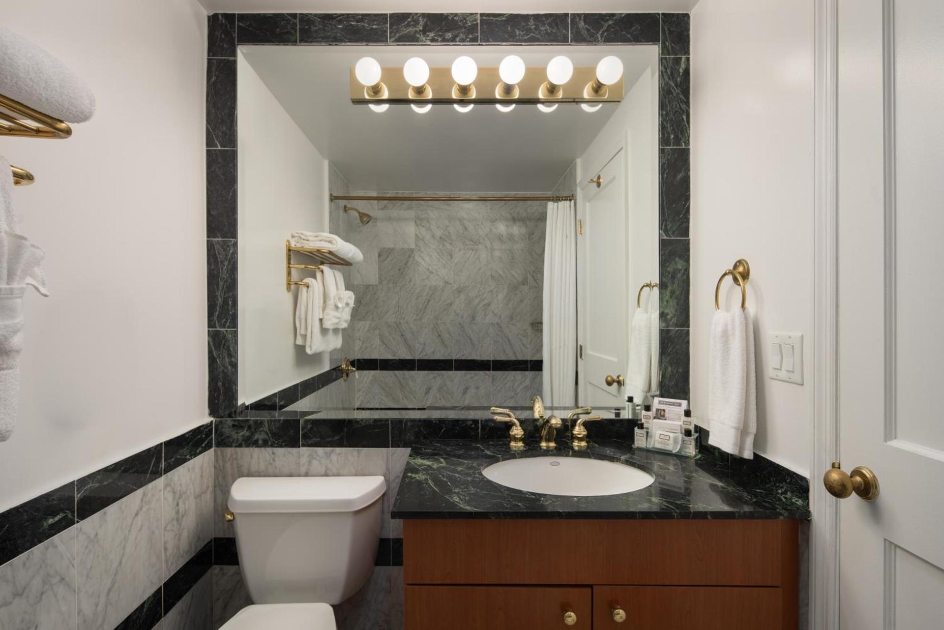 The Manhattan Club photo 85